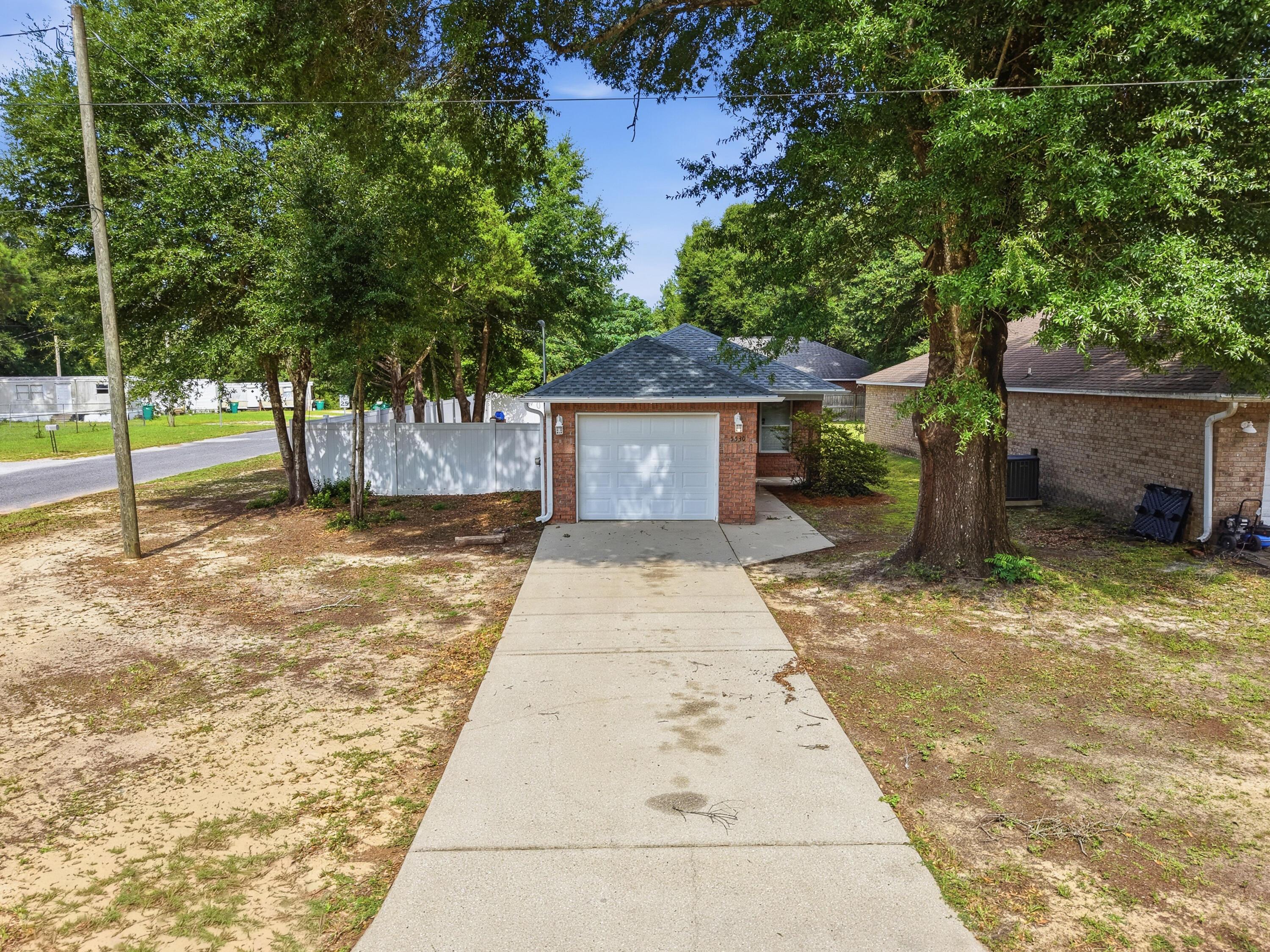 Royal St, Crestview, FL 32539