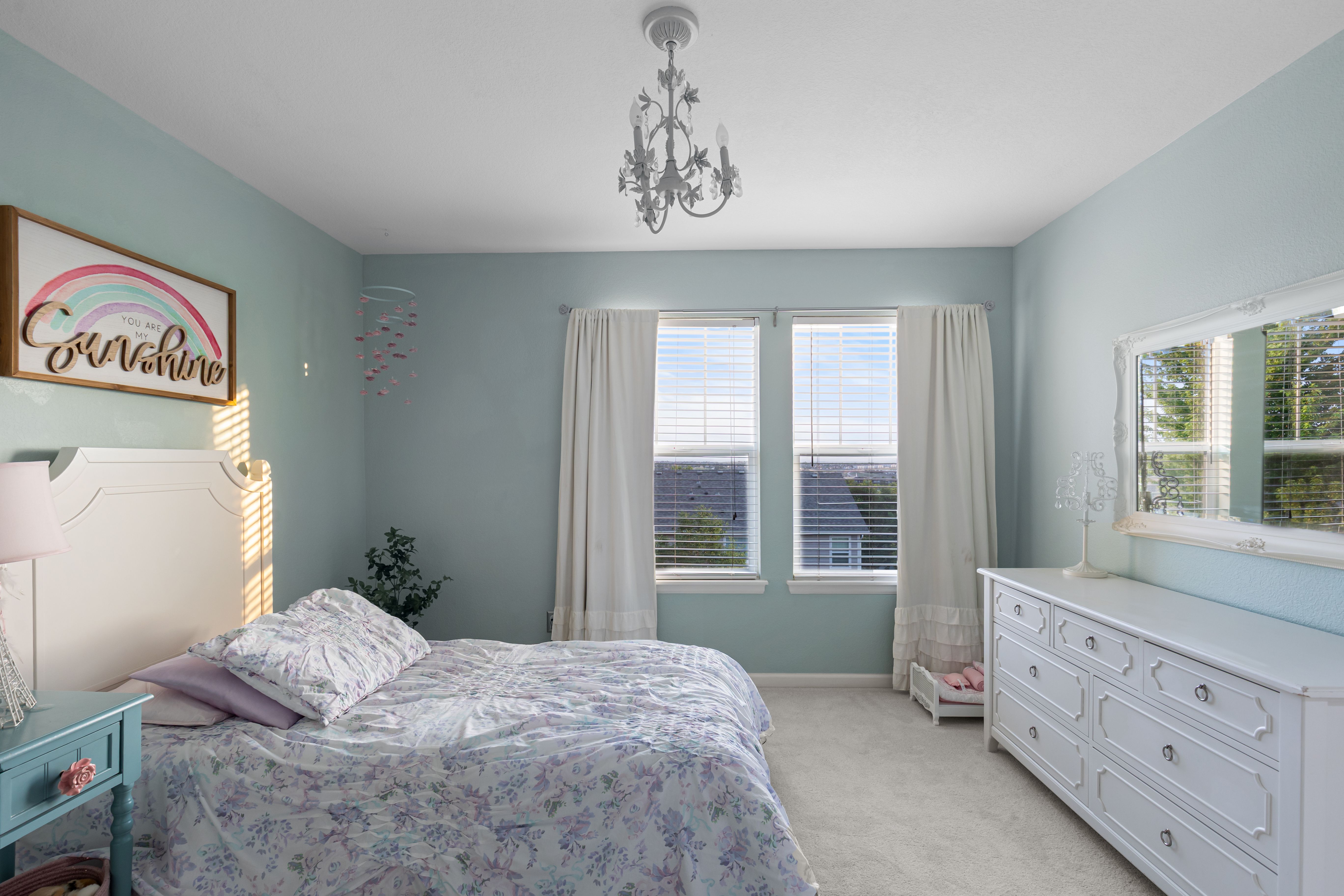  A warm and beautifully updated 5-bedroom, 4-bathroom walkout - 物件實景