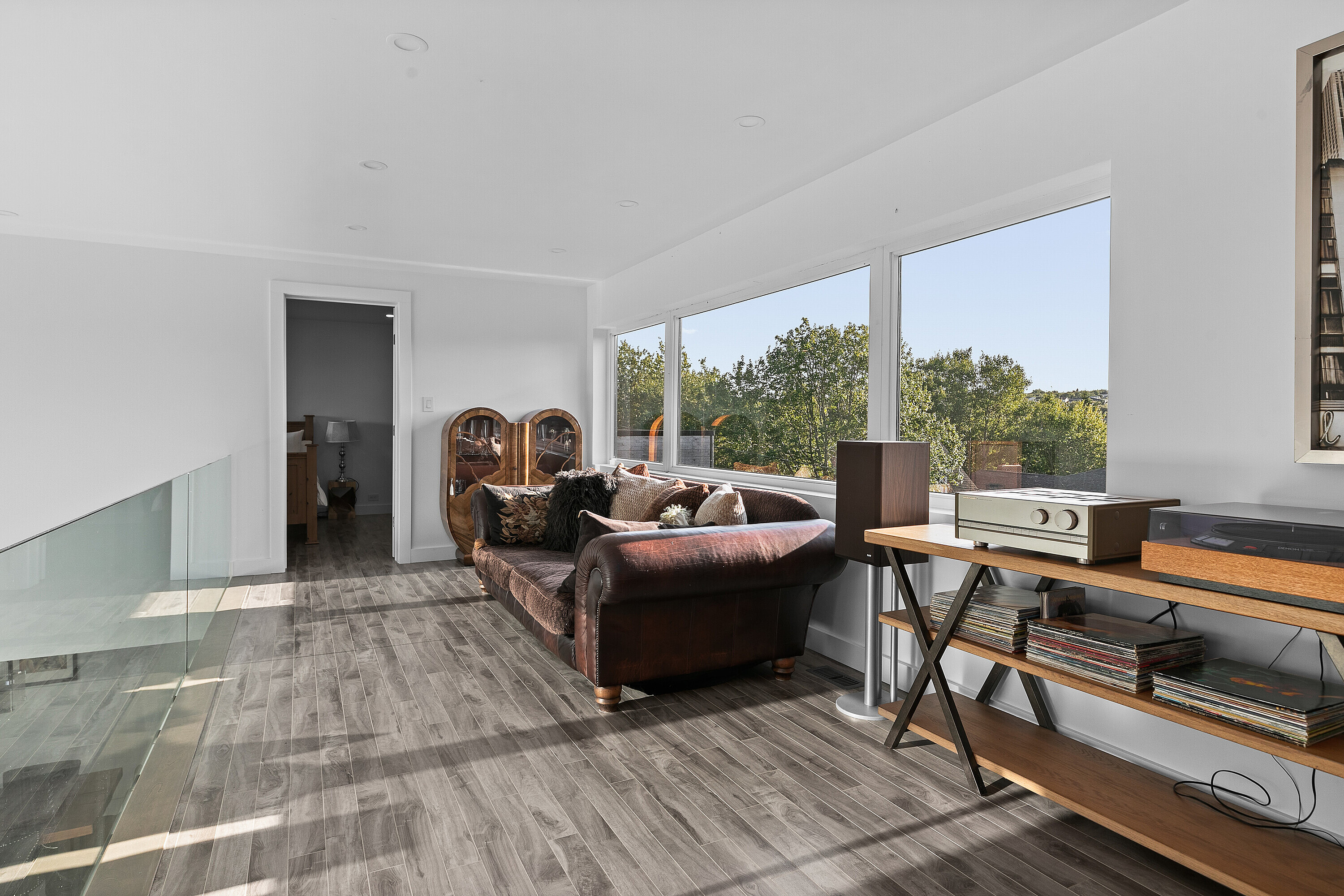  Sleek Modern Designed Home - 物件實景