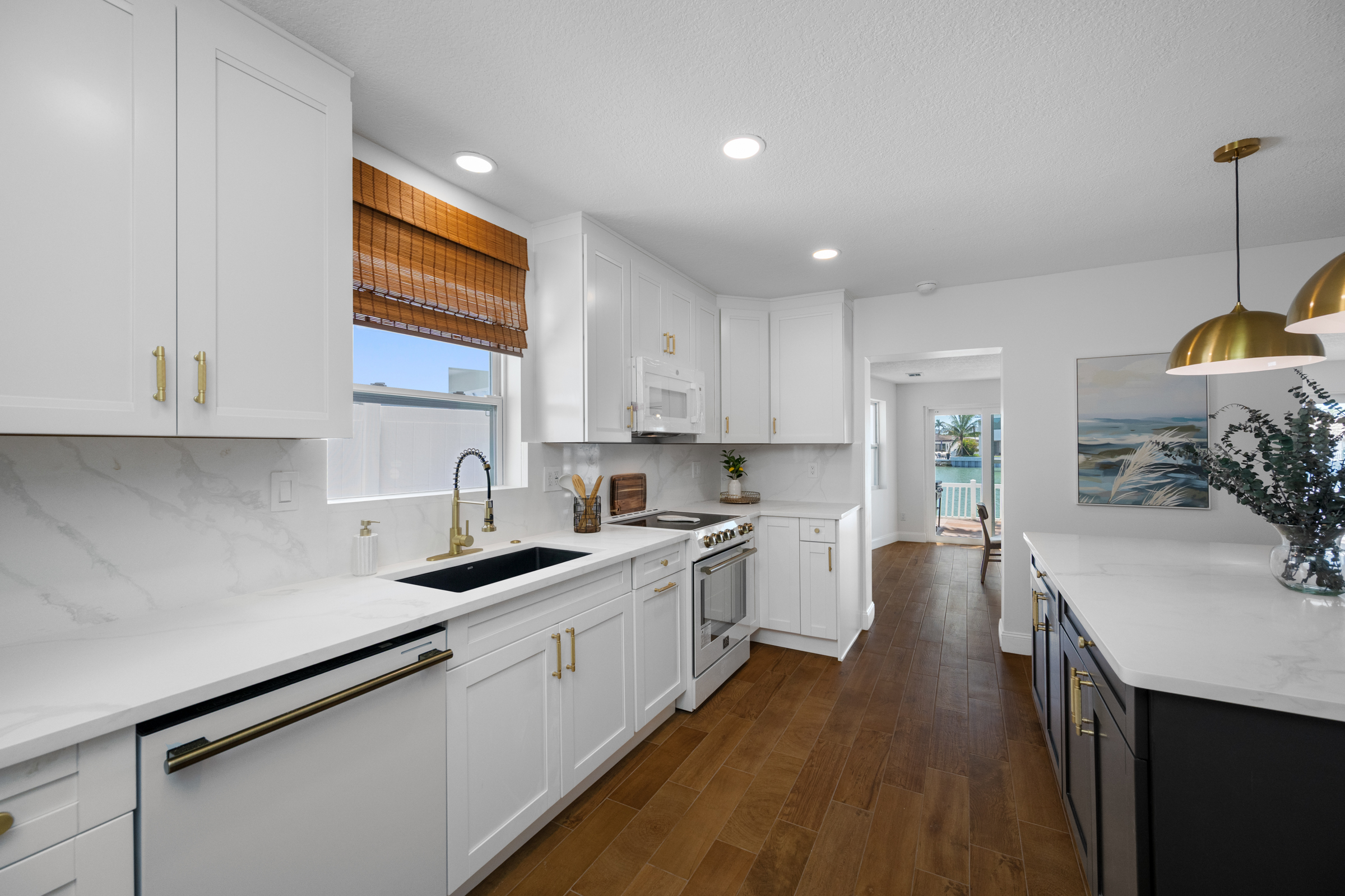 St Petersburg, Florida, 33707, United States, 3 Bedrooms Bedrooms, ,2 BathroomsBathrooms,Residential,For Sale,2034838