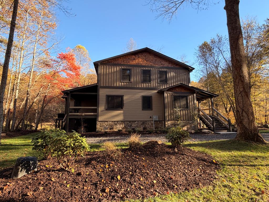 Mineral Bluff, Georgia, 30559, United States, 4 Bedrooms Bedrooms, ,5 BathroomsBathrooms,Residential,For Sale,1986837