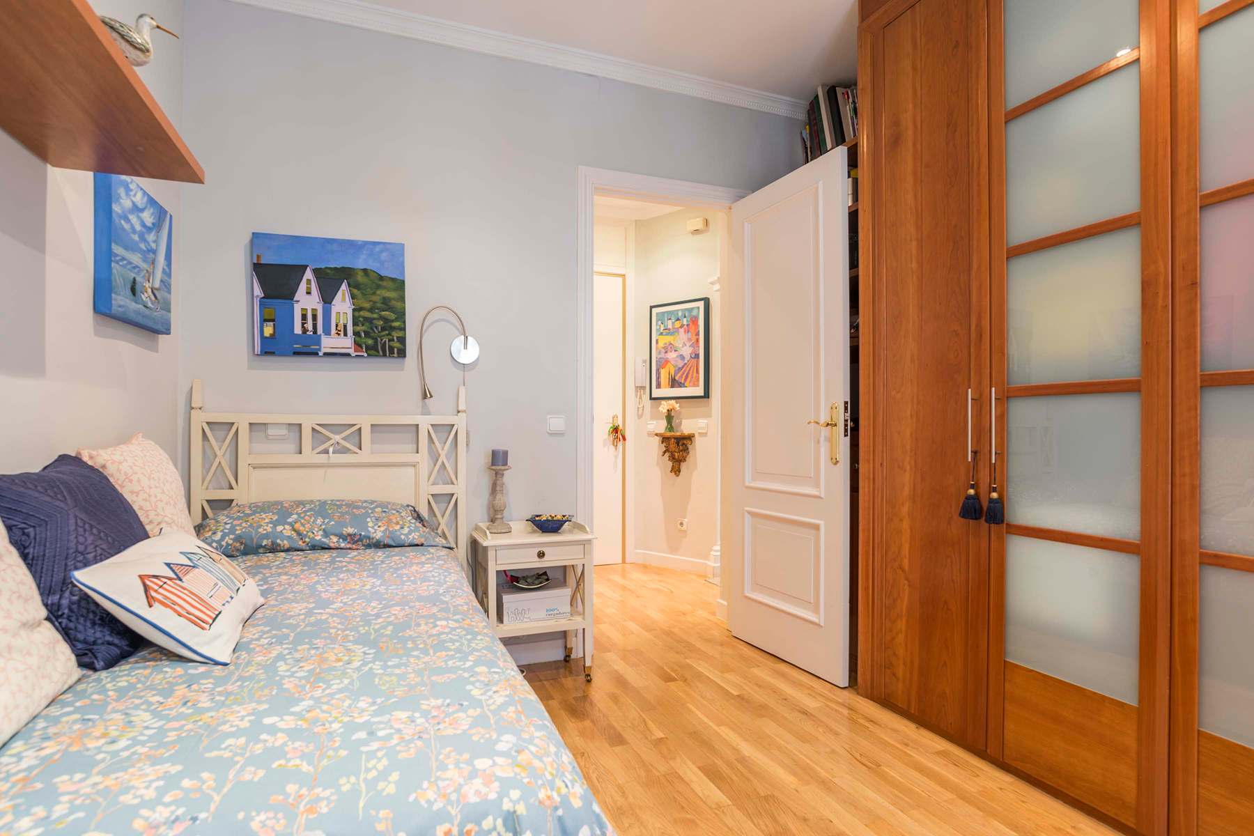  Exterior apartment in Trafalgar with four street-facing balconies - 物件實景