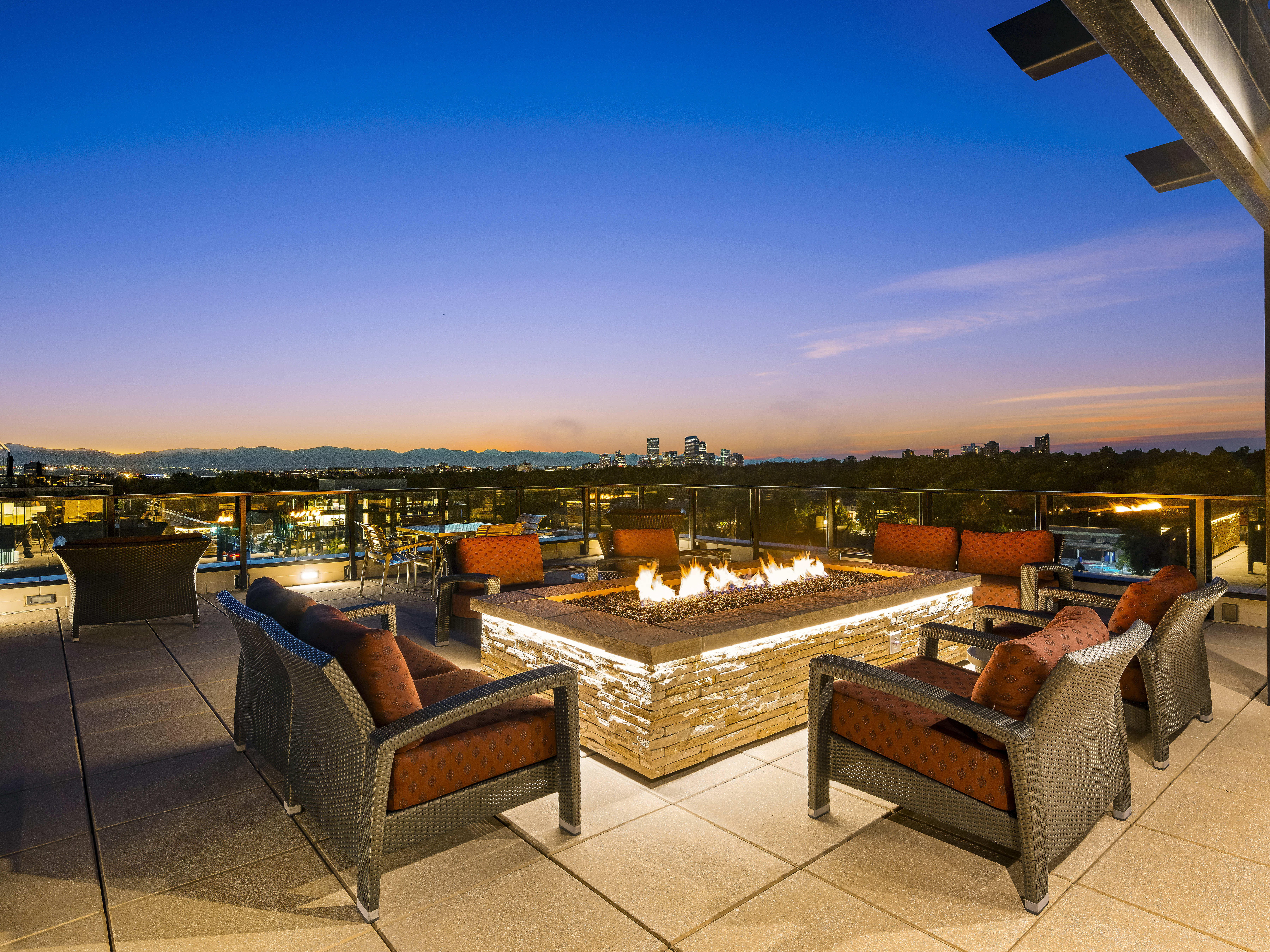  Open-concept floorplan designed for everyday living and large-scale entertaining - 物件實景