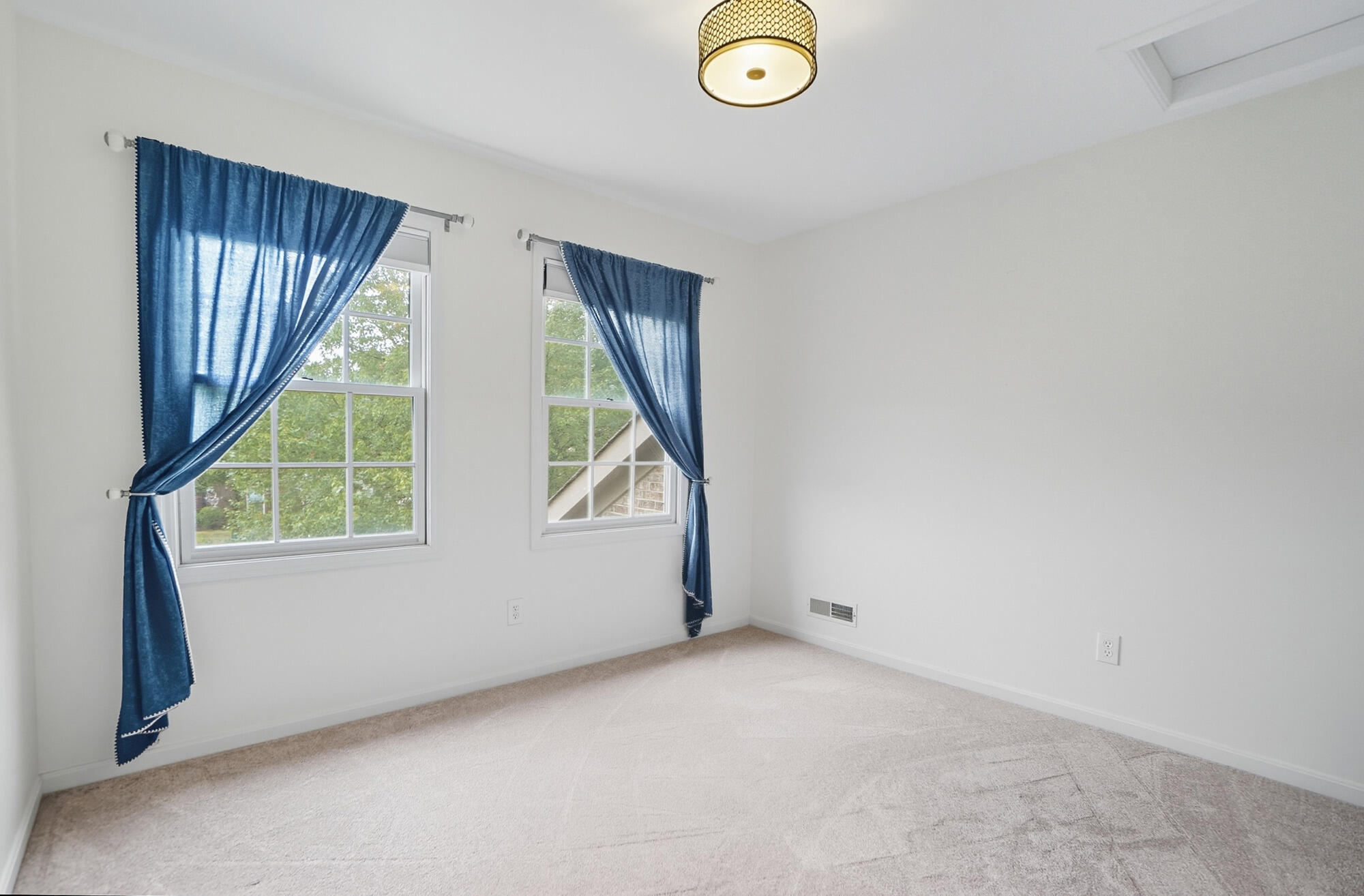 Hebron, Kentucky, 41048, United States, 4 Bedrooms Bedrooms, ,4 BathroomsBathrooms,Residential,For Sale,1958481