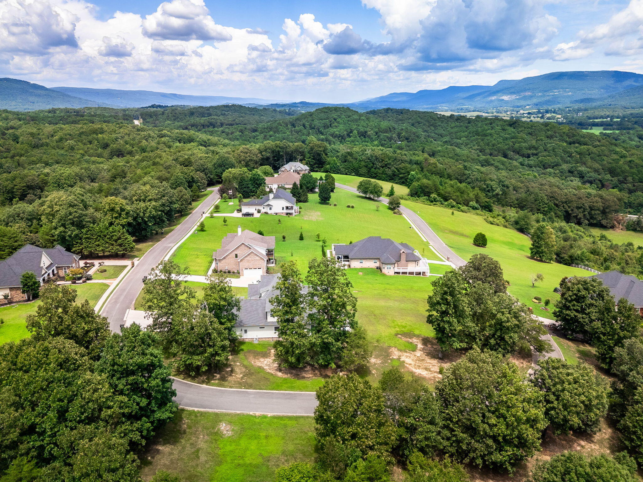 Dunlap, Tennessee, 37327, United States, 4 Bedrooms Bedrooms, ,4 BathroomsBathrooms,Residential,For Sale,1914662