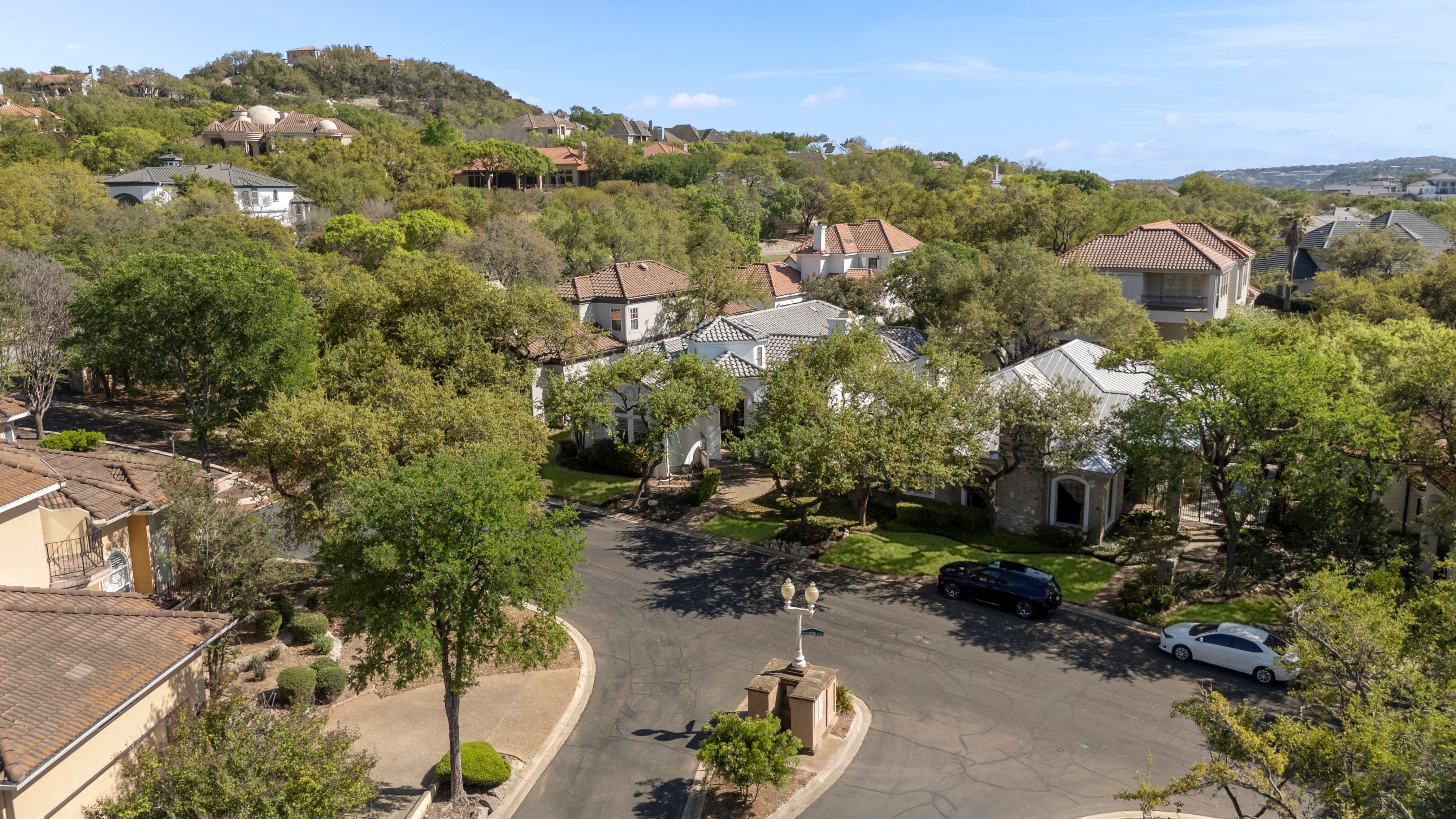  Updated Home with Captivating Interior Features - 物件實景