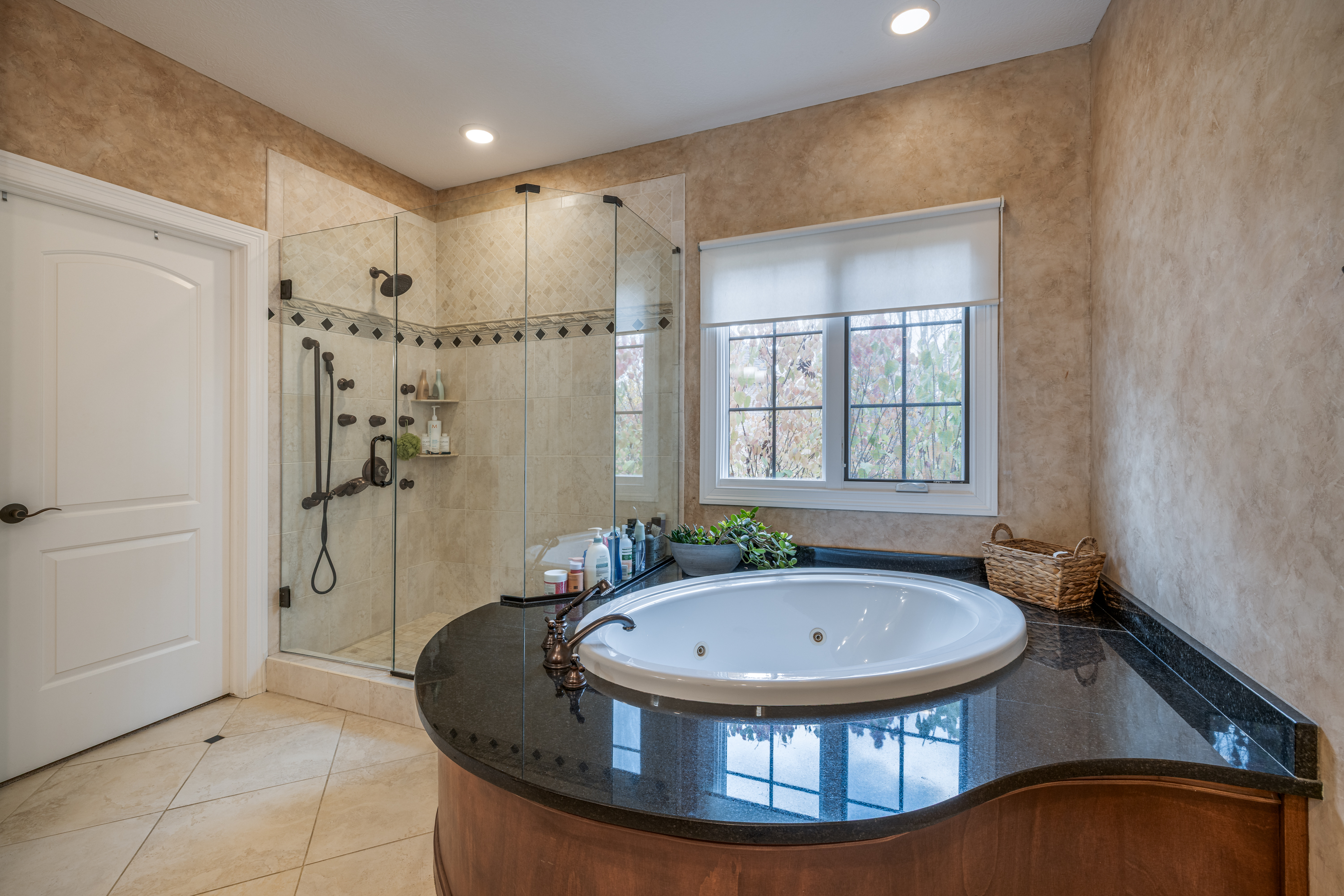 Strongsville, Ohio, 44136, United States, 4 Bedrooms Bedrooms, ,5 BathroomsBathrooms,Residential,For Sale,1988624