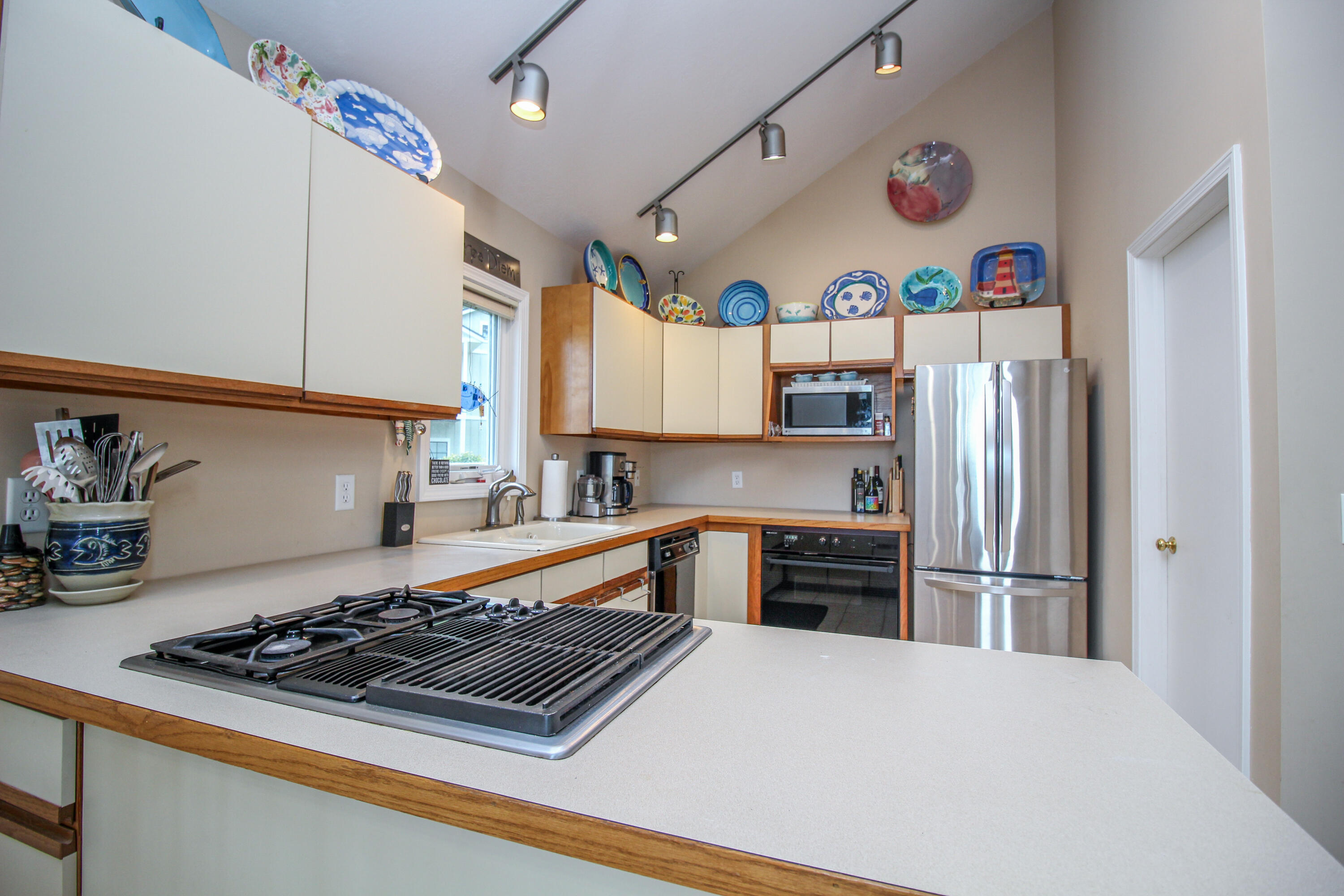 South Haven, Michigan, 49090, United States, 3 Bedrooms Bedrooms, ,4 BathroomsBathrooms,Residential,For Sale,1982825