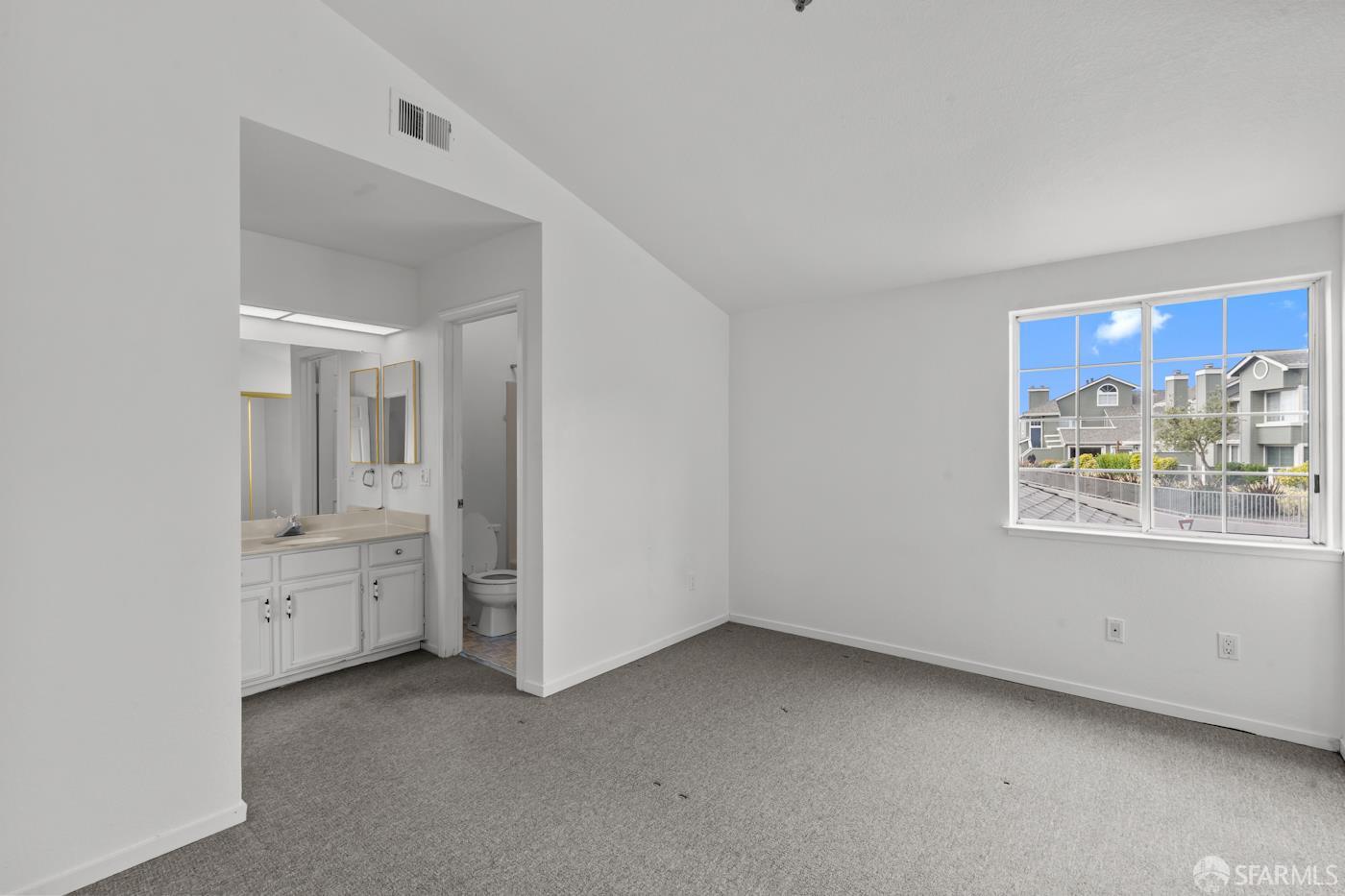 Daly City, California, 94014, United States, 2 Bedrooms Bedrooms, ,3 BathroomsBathrooms,Residential,For Sale,1938525