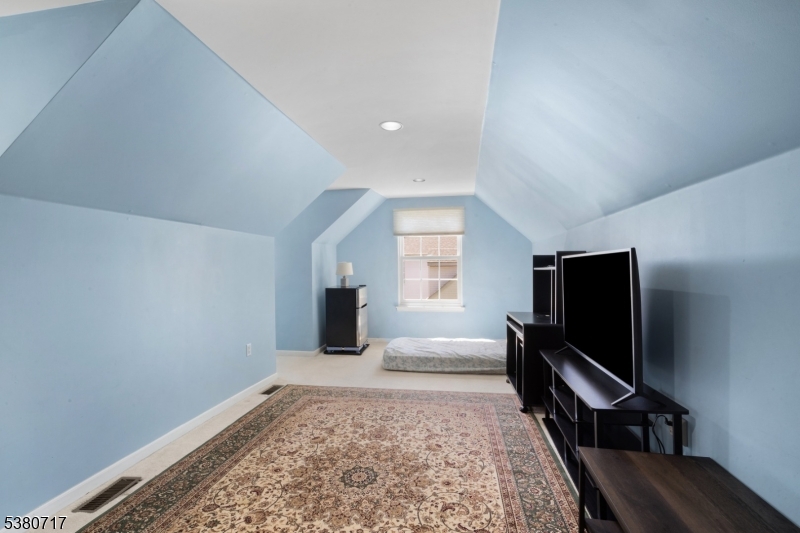 Bernards Twp., New Jersey, 07920, United States, 5 Bedrooms Bedrooms, ,4 BathroomsBathrooms,Residential,For Sale,1933609