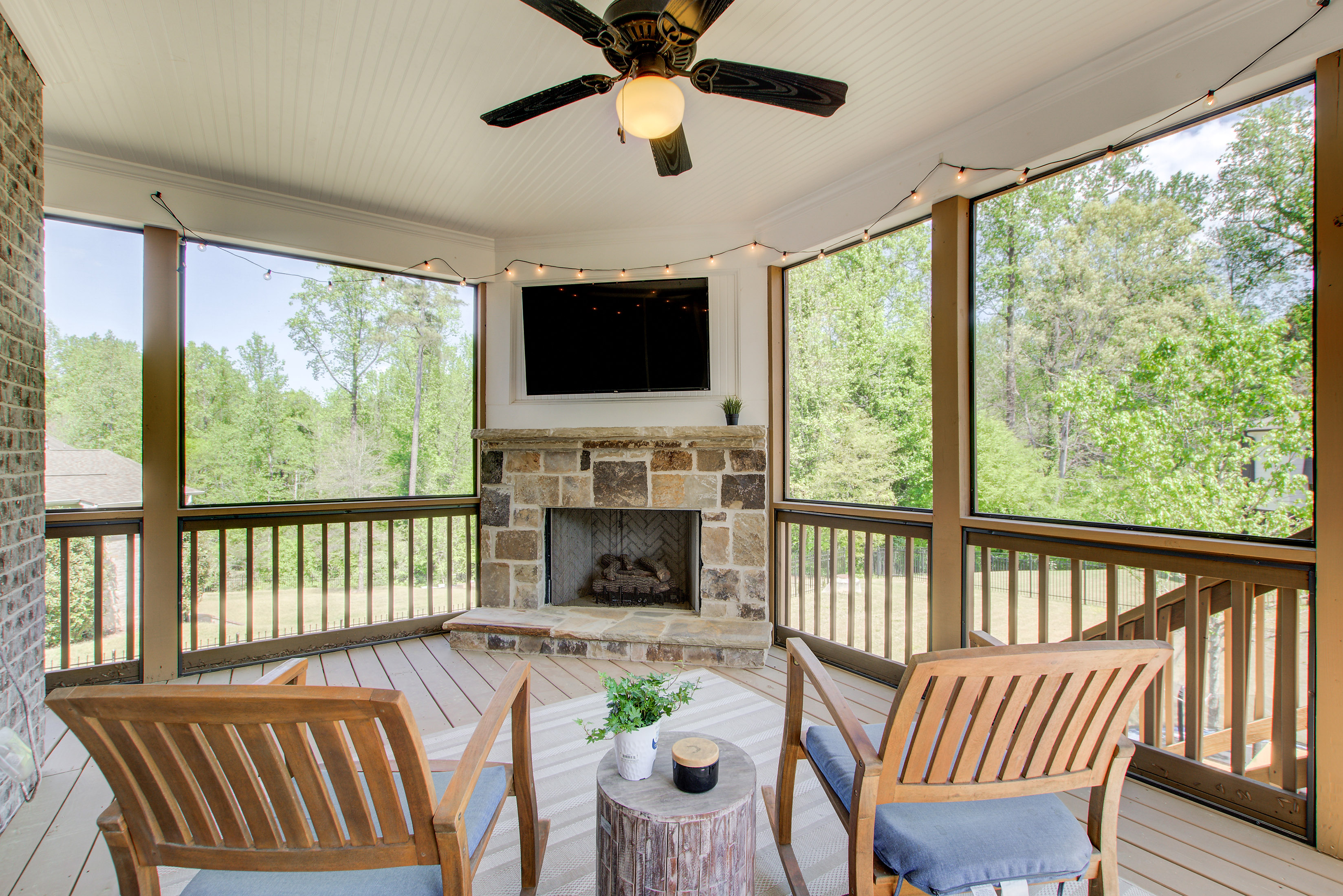  Impeccably Maintained Brick Home with No HOA and an Oversized Lot - 物件實景