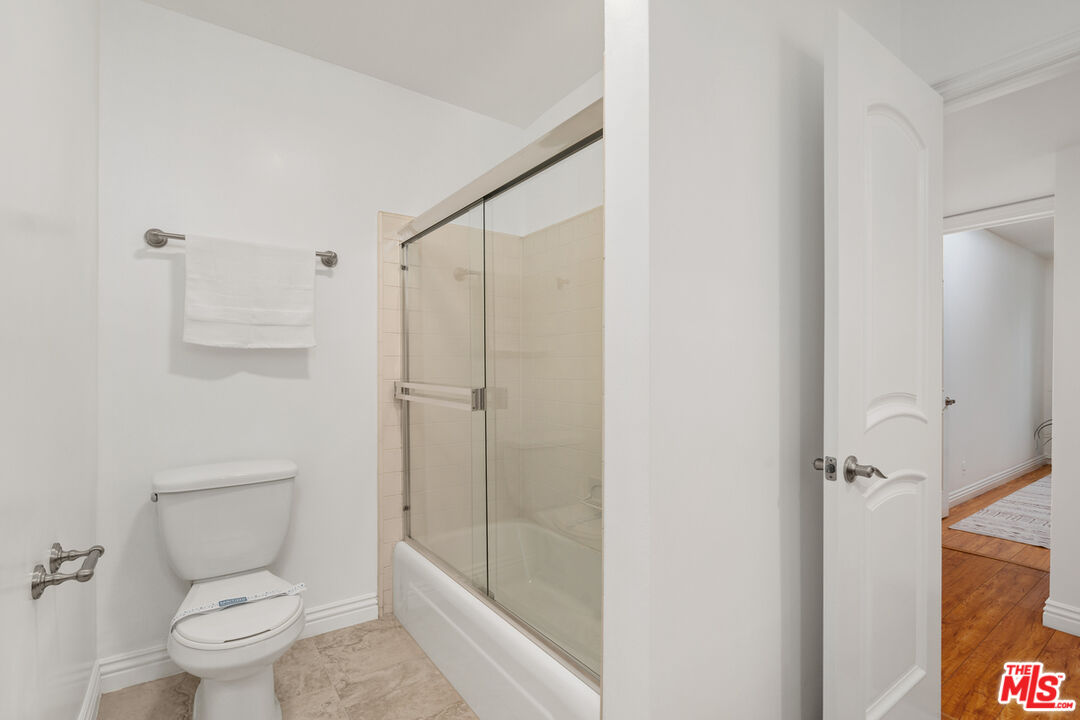 Sherman Oaks, California, 91423, United States, 3 Bedrooms Bedrooms, ,3 BathroomsBathrooms,Residential,For Sale,1927164