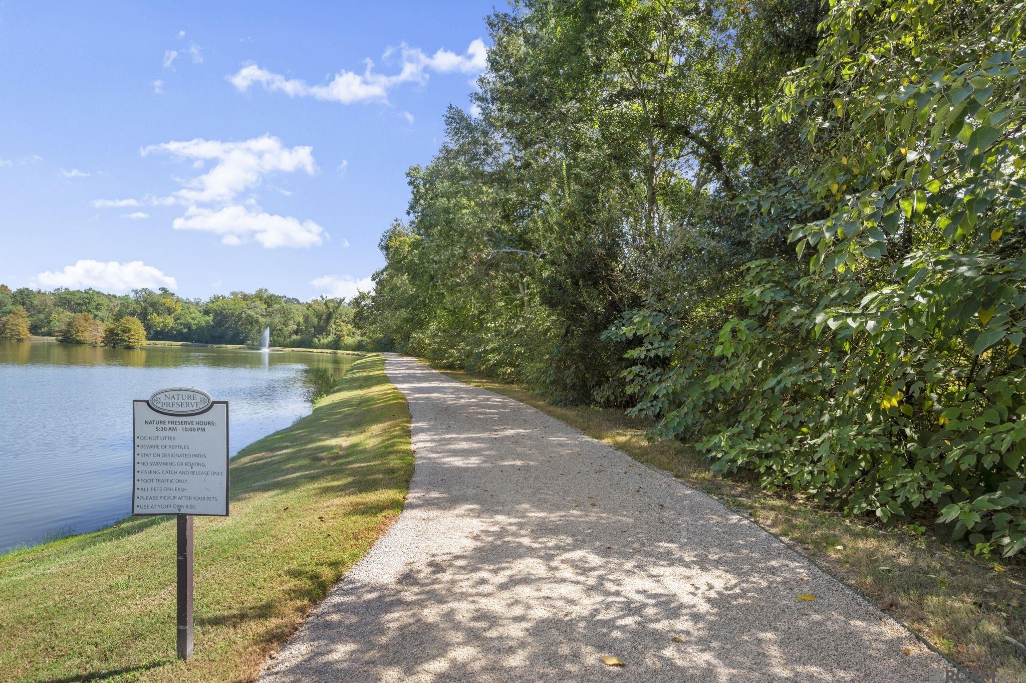 Baton Rouge, Louisiana, 70808, United States, 3 Bedrooms Bedrooms, ,2 BathroomsBathrooms,Residential,For Sale,1980847