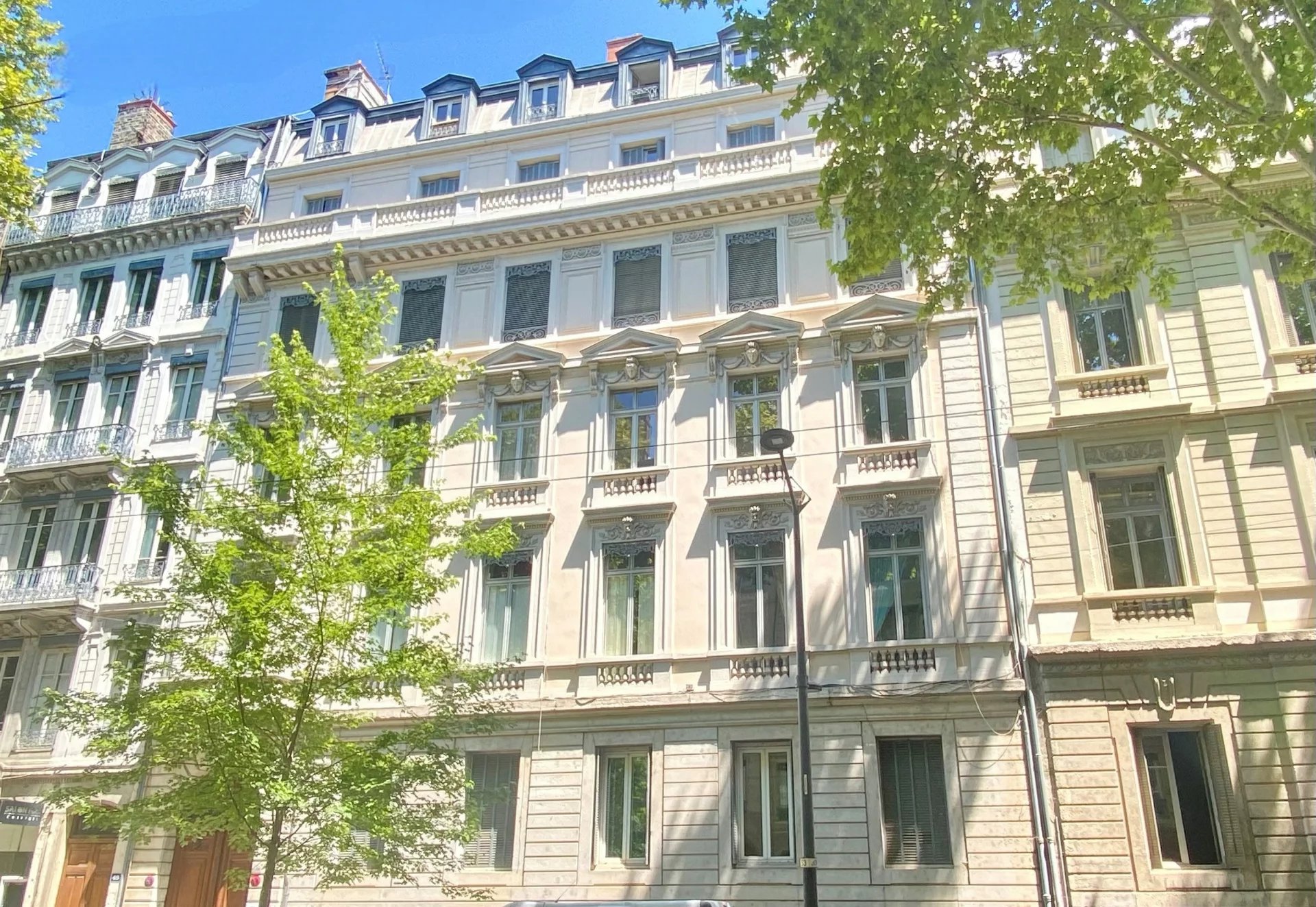 Lyon 6ème, Auvergne-Rhône-Alpes, 69006, FR, 5 Bedrooms Bedrooms, ,2 BathroomsBathrooms,Residential,For Sale,1994890