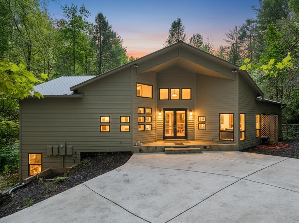 Ellijay, Georgia, 30540, United States, 5 Bedrooms Bedrooms, ,5 BathroomsBathrooms,Residential,For Sale,1868155