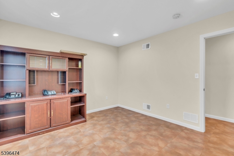 Jefferson Twp., New Jersey, 07849, United States, 3 Bedrooms Bedrooms, ,3 BathroomsBathrooms,Residential,For Sale,1995932