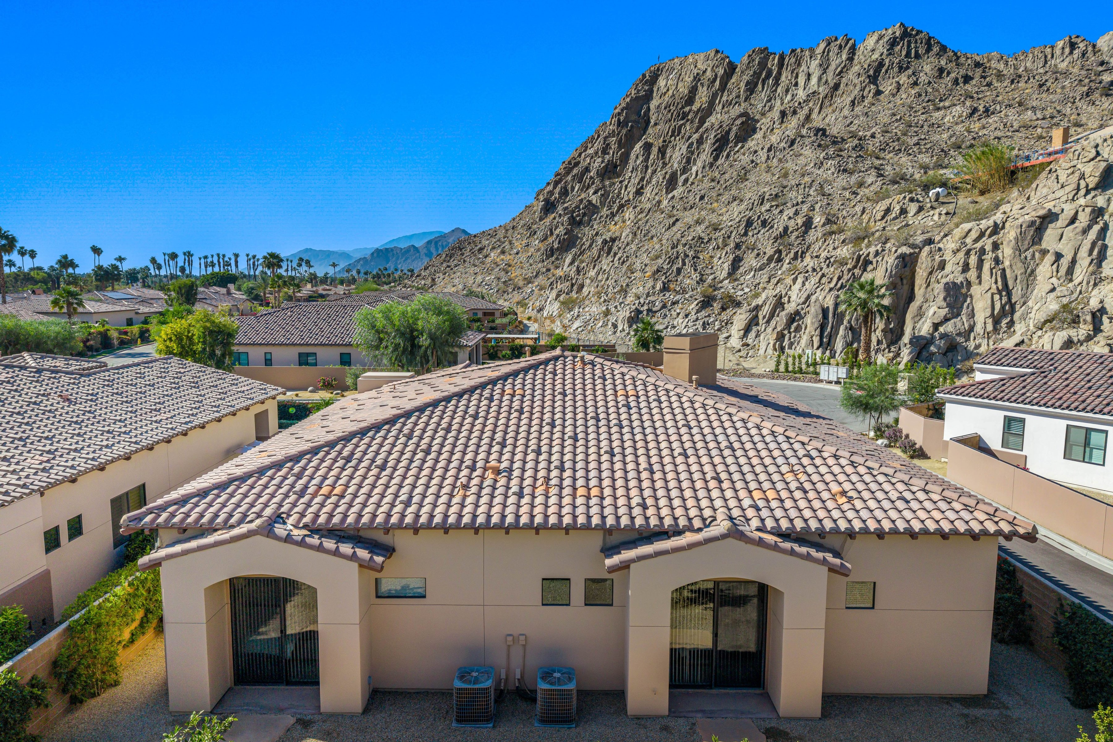  South Facing Gated La Quinta Pool Home - 物件實景