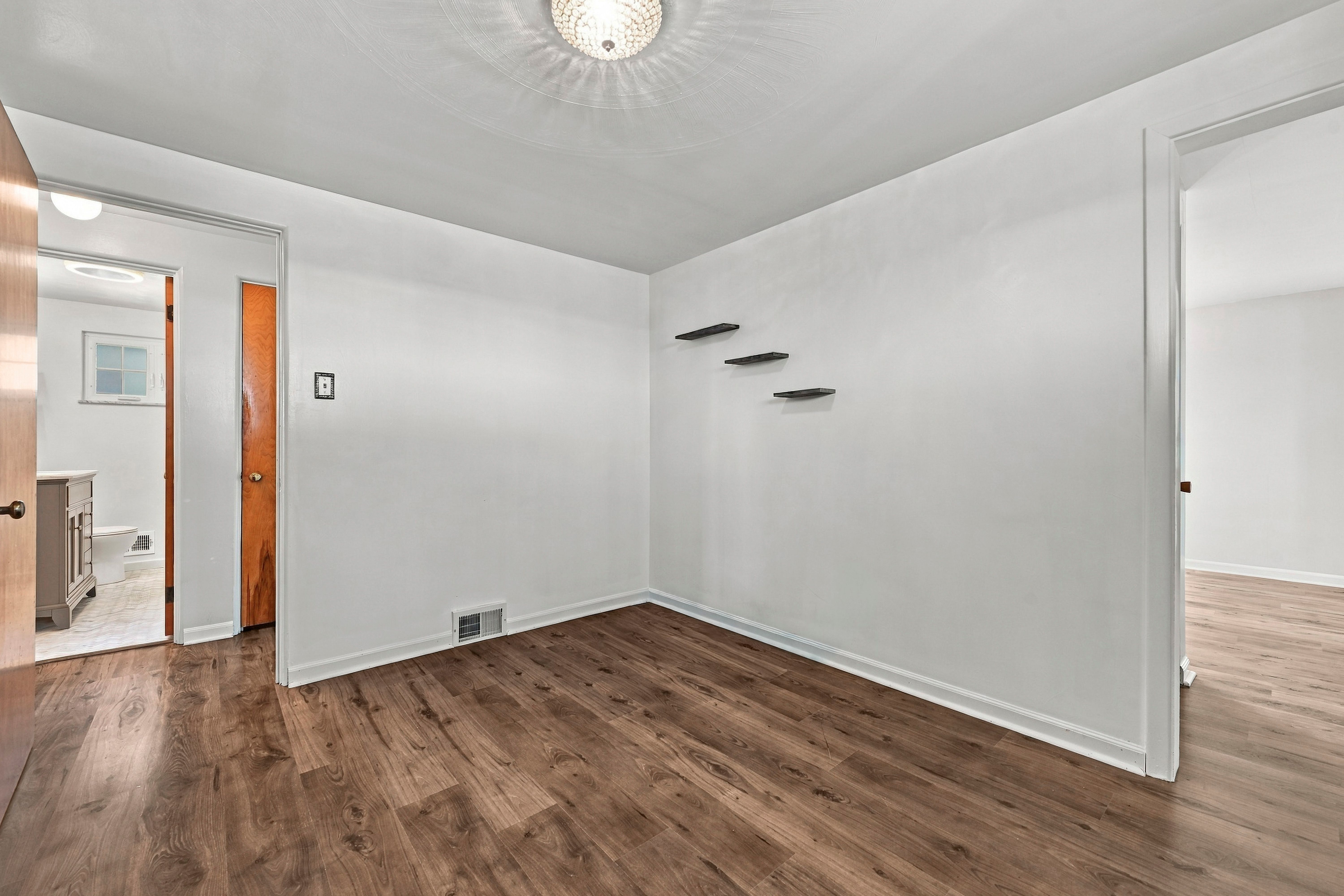  16 South Rolling Hills Avenue, Irwin, PA 15642 - 物件實景