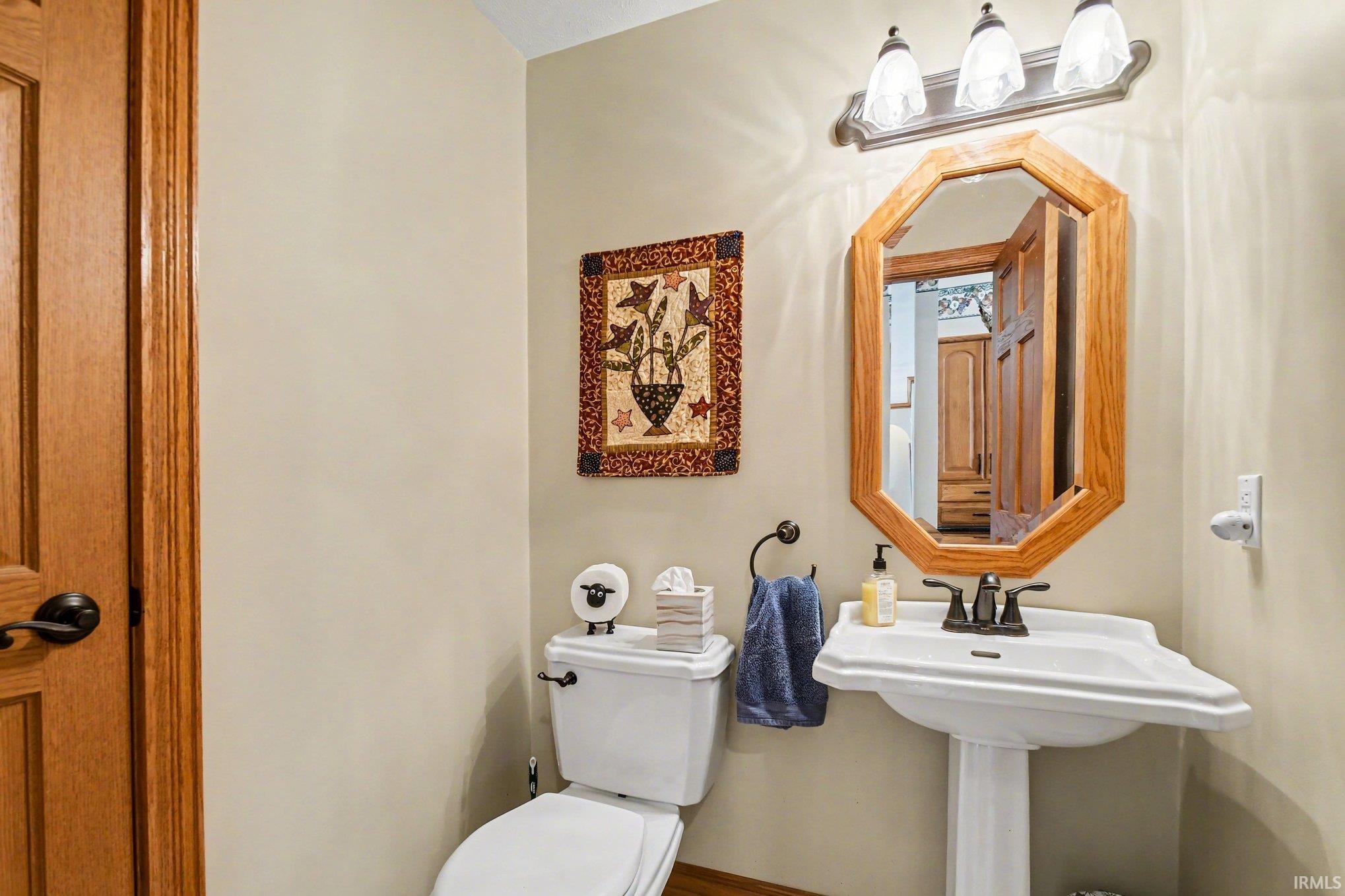 Osceola, Indiana, 46561, United States, 3 Bedrooms Bedrooms, ,3 BathroomsBathrooms,Residential,For Sale,2038856