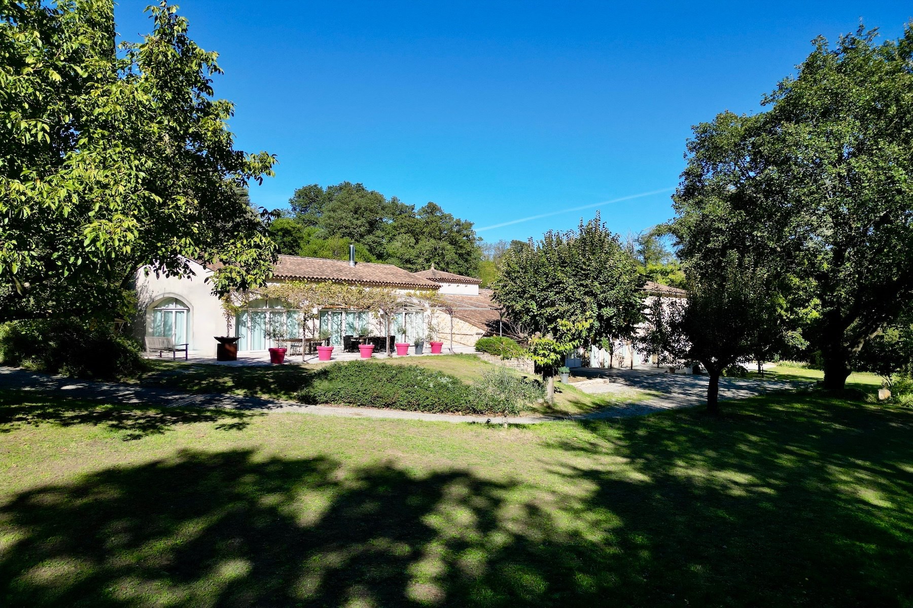  35 Minutes from Uzès – Charming 510 sqm Provençal Farmhouse Set Within 1.8 Hect… - 物件實景