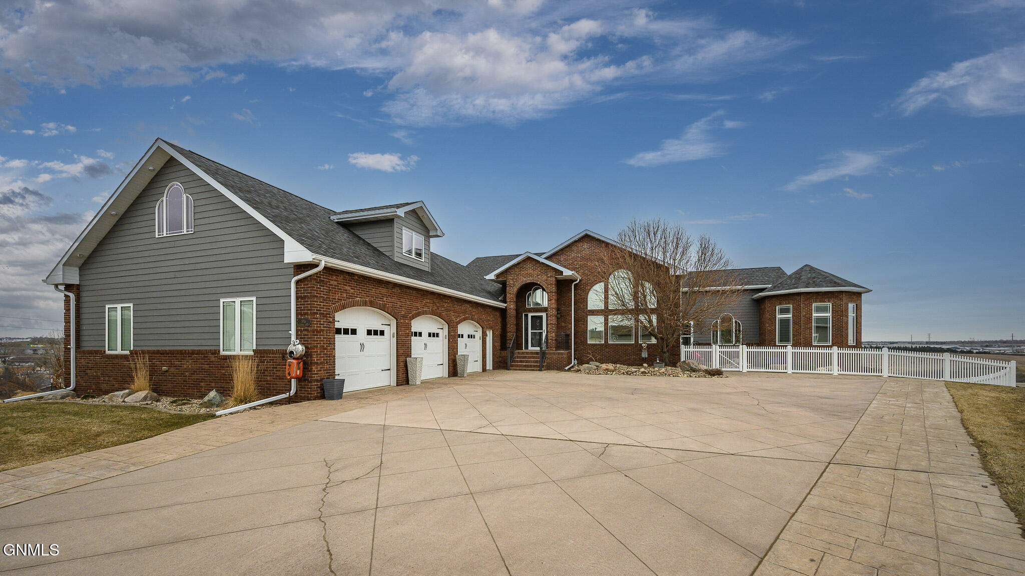 Bismarck, North Dakota, 58501, United States, 4 Bedrooms Bedrooms, ,4 BathroomsBathrooms,Residential,For Sale,2038873