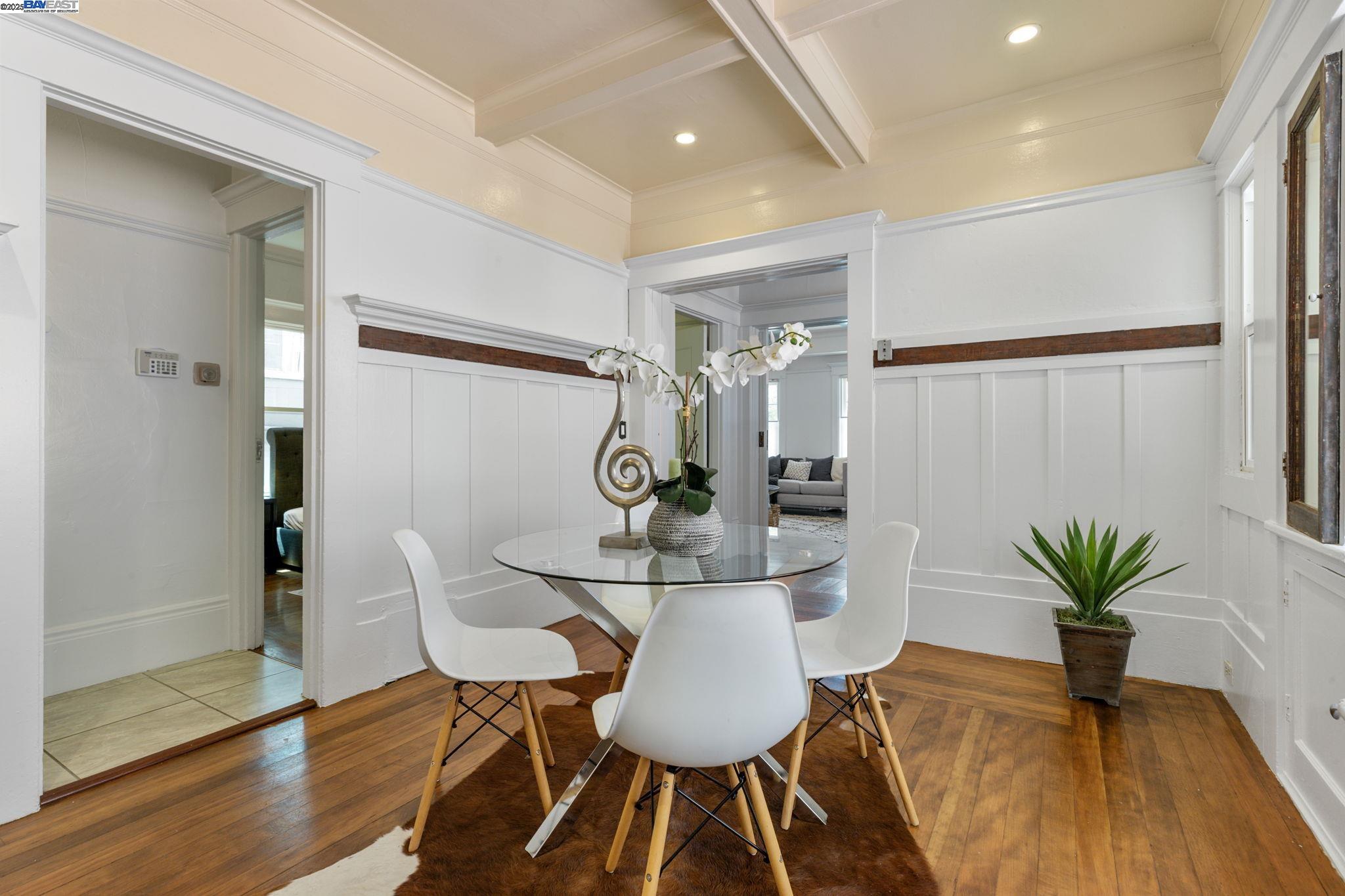 Oakland, California, 94606, United States, 3 Bedrooms Bedrooms, ,2 BathroomsBathrooms,Residential,For Sale,1839089