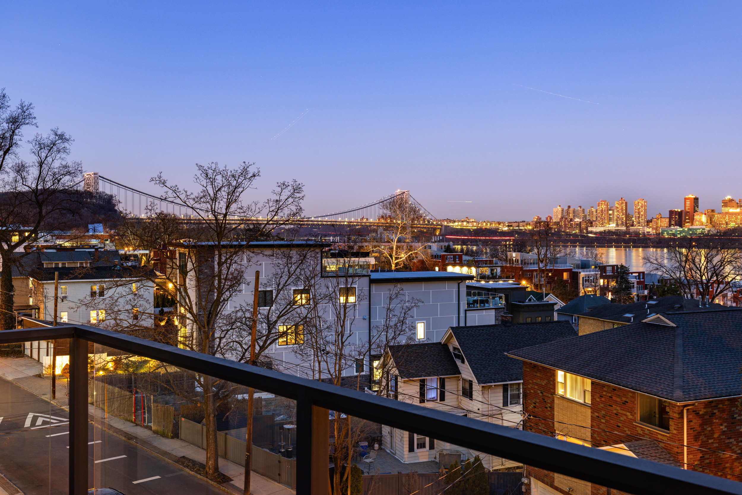  712 Undercliff Avenue, Edgewater, NJ, 07020 - 物件實景