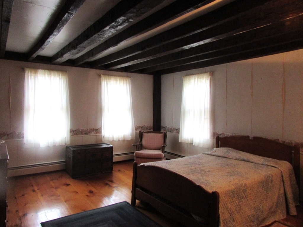 Attleboro, Massachusetts, 02703, United States, 5 Bedrooms Bedrooms, ,2 BathroomsBathrooms,Residential,For Sale,1983996