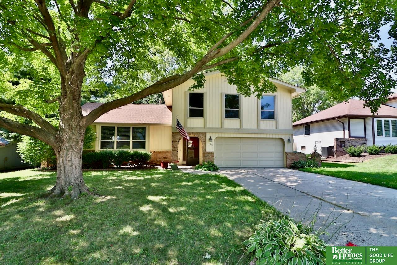 138th St, Omaha, NE 68144