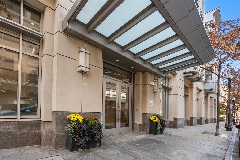 Boston, Massachusetts, 02116, United States, 2 Bedrooms Bedrooms, ,2 BathroomsBathrooms,Residential,For Sale,1942134