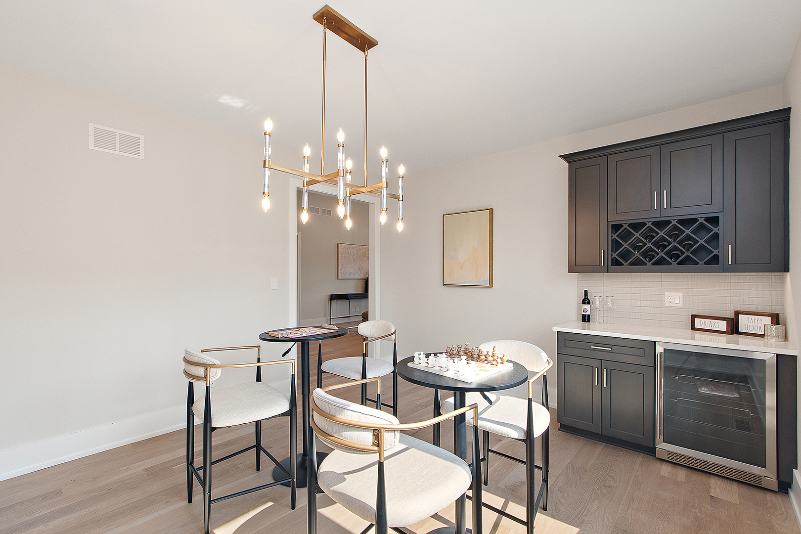 Orland Park, Illinois, 60467, United States, 2 Bedrooms Bedrooms, ,2 BathroomsBathrooms,Residential,For Sale,1921917