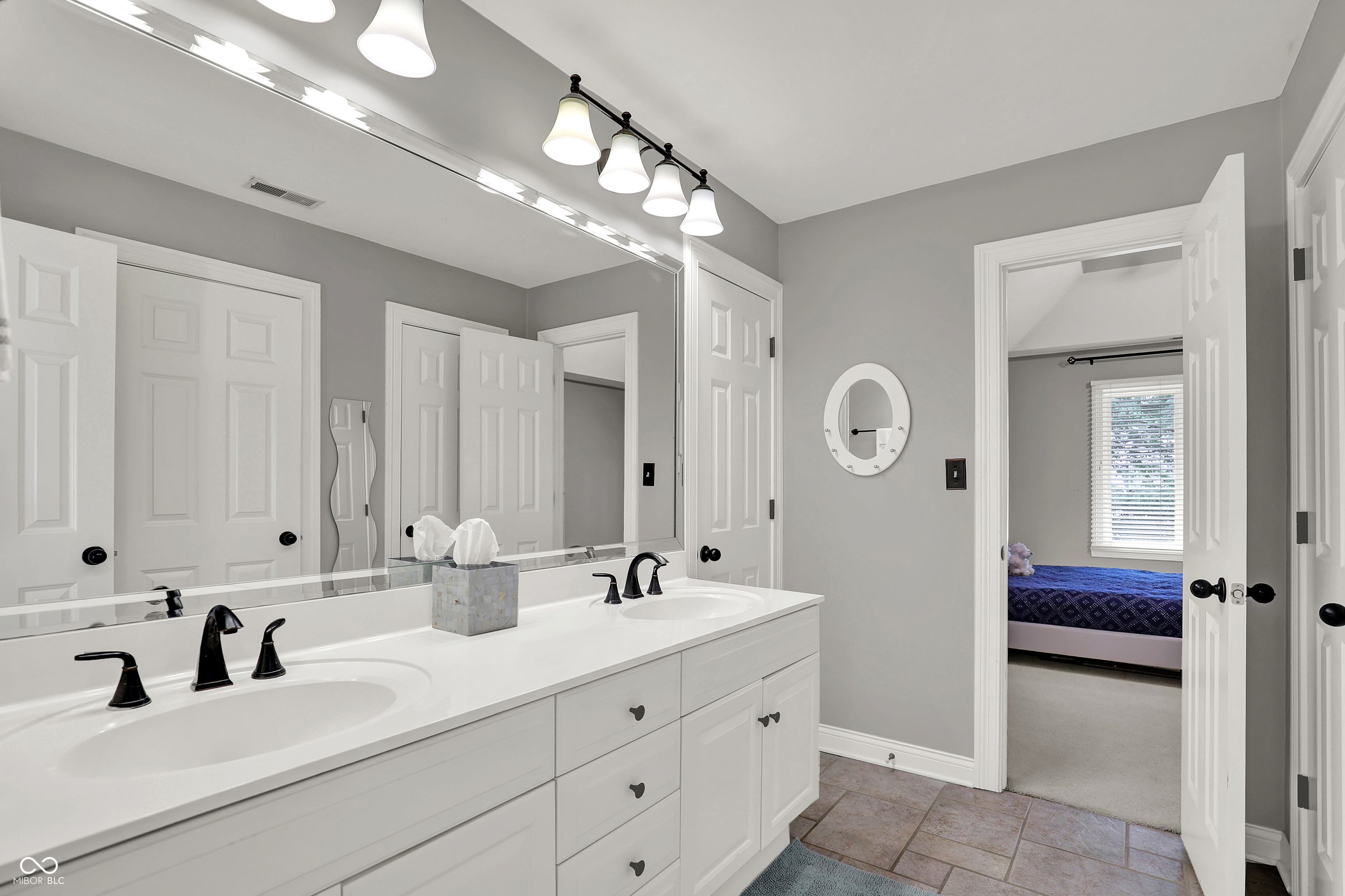 Zionsville, Indiana, 46077, United States, 5 Bedrooms Bedrooms, ,5 BathroomsBathrooms,Residential,For Sale,1978641