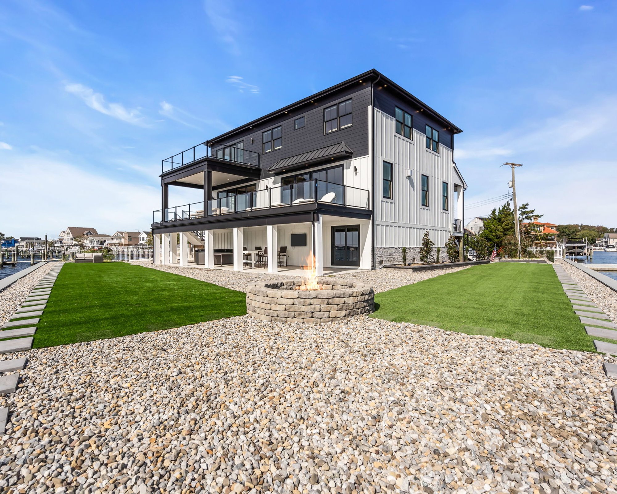  Exceptional Custom Built Waterfront Home - 物件實景