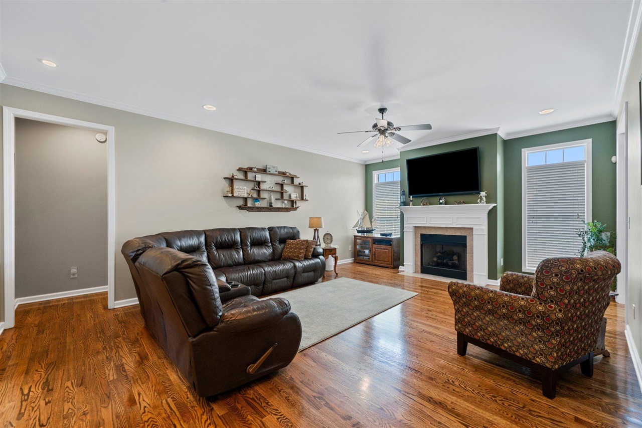 Bowling Green, Kentucky, 42104, United States, 6 Bedrooms Bedrooms, ,4 BathroomsBathrooms,Residential,For Sale,1882789