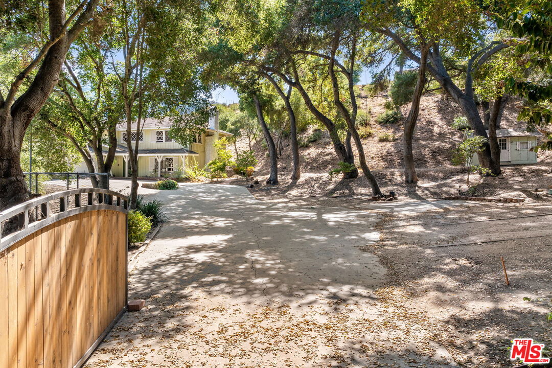 Calabasas, California, 91302, United States, 5 Bedrooms Bedrooms, ,4 BathroomsBathrooms,Residential,For Sale,1911513