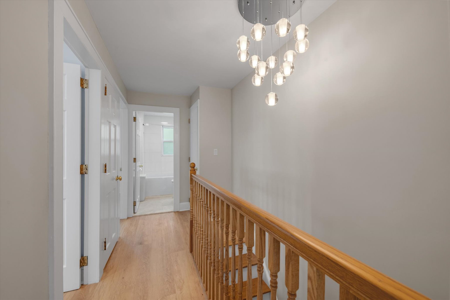  ?REMARKABLY RENOVATED SEMI DETACHED HOME IN FOREST HILLS HILLS? - 物件實景