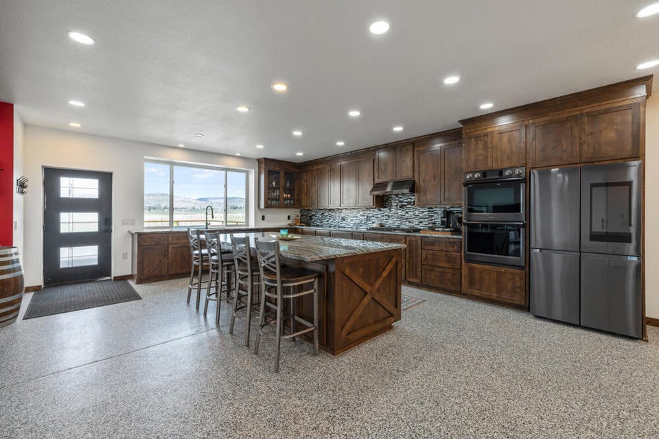 Klamath Falls, Oregon, 97603, United States, 3 Bedrooms Bedrooms, ,3 BathroomsBathrooms,Residential,For Sale,1878382