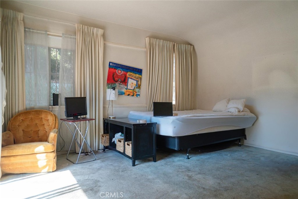 Los Angeles, California, 90018, United States, 2 Bedrooms Bedrooms, ,1 BathroomBathrooms,Residential,For Sale,1928435