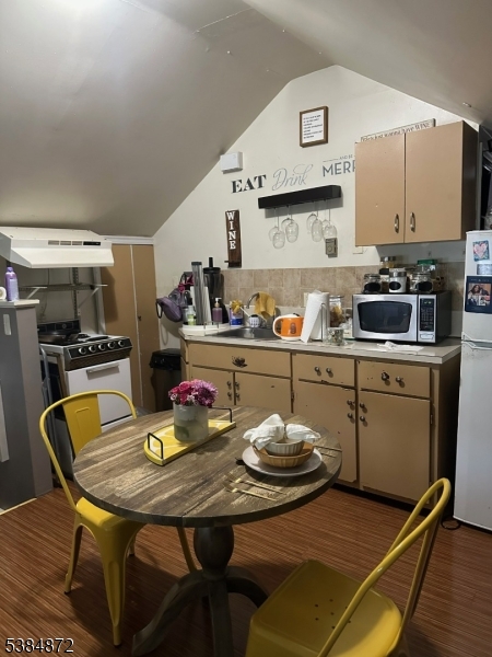 Irvington Twp., New Jersey, 07111, United States, 6 Bedrooms Bedrooms, ,4 BathroomsBathrooms,Residential,For Sale,1947988