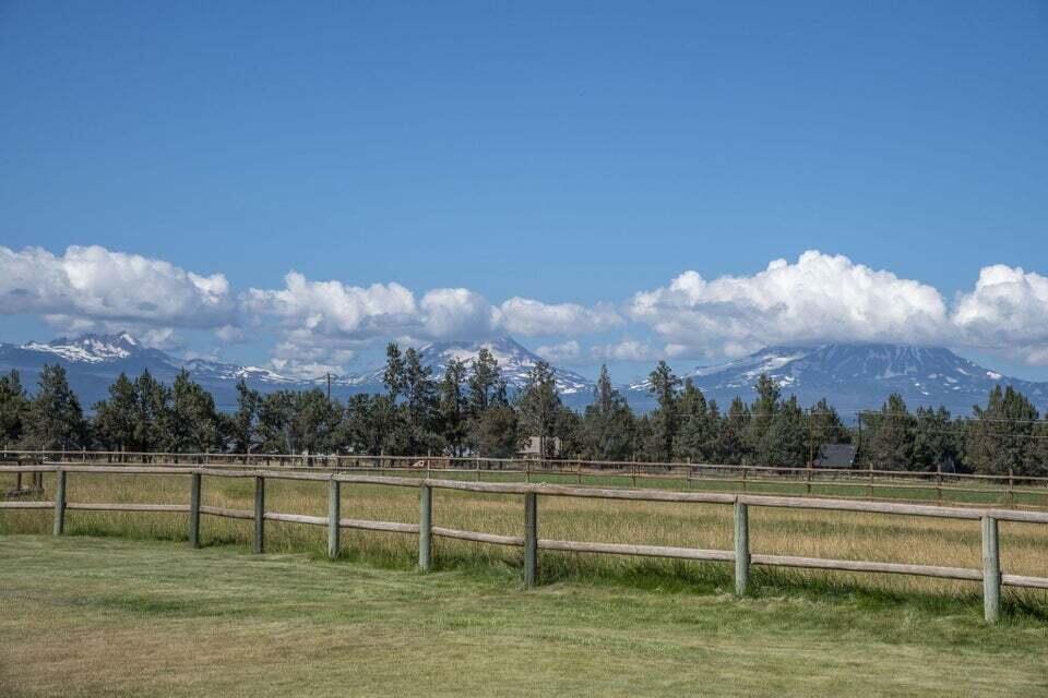 Sisters, Oregon, 97759, United States, 3 Bedrooms Bedrooms, ,3 BathroomsBathrooms,Residential,For Sale,1917351