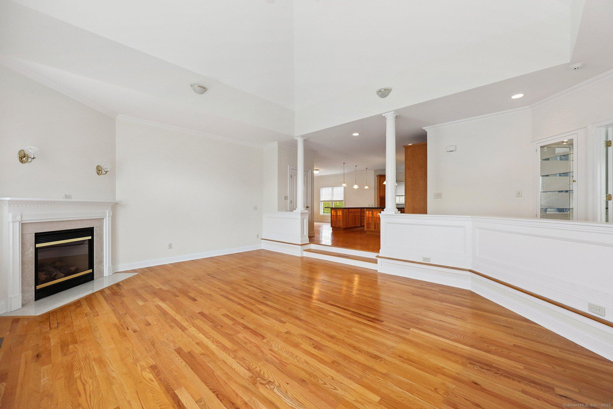 Wallingford, Connecticut, 06492, United States, 2 Bedrooms Bedrooms, ,4 BathroomsBathrooms,Residential,For Sale,1983794