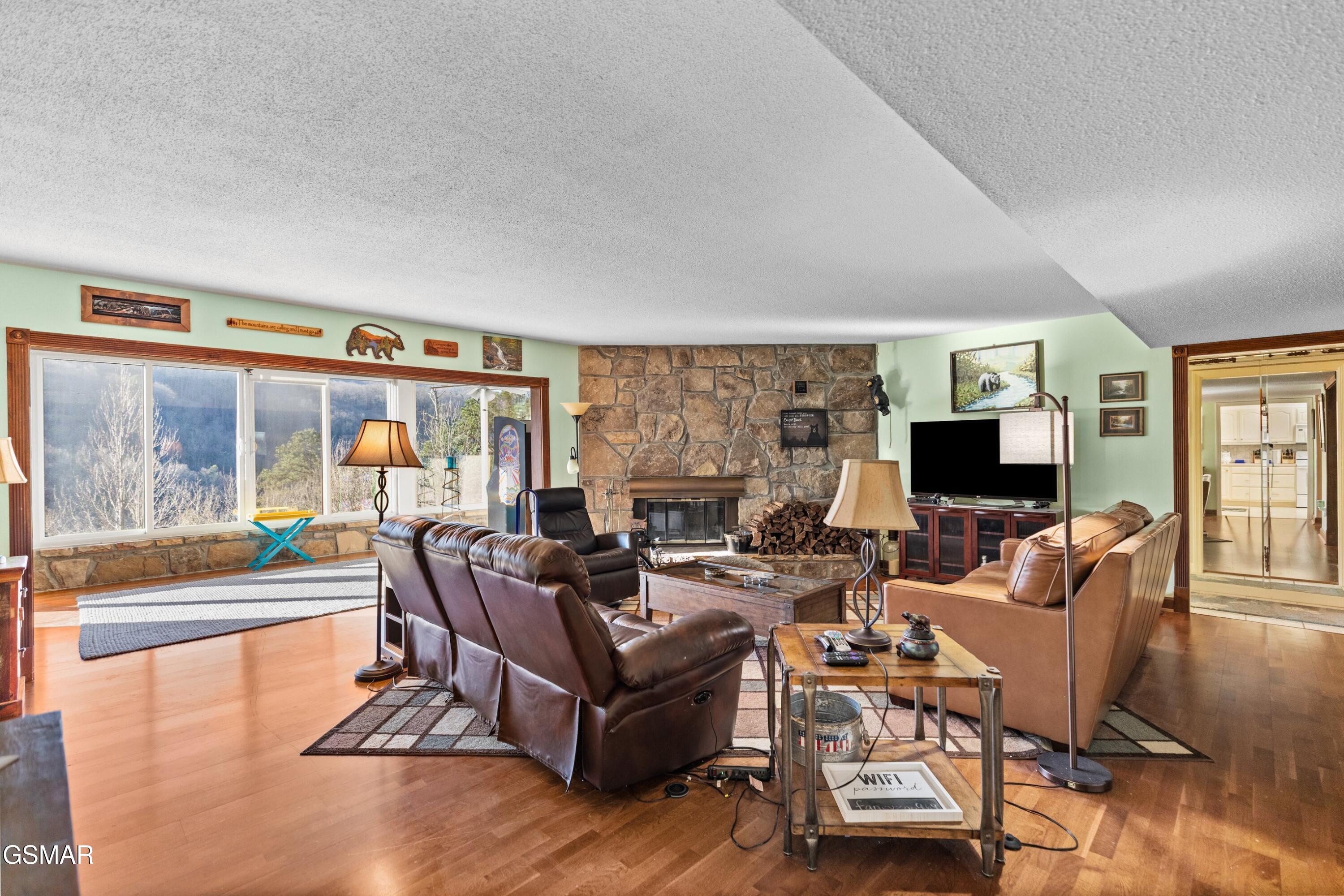 Gatlinburg, Tennessee, 37738, United States, 3 Bedrooms Bedrooms, ,2 BathroomsBathrooms,Residential,For Sale,2012103