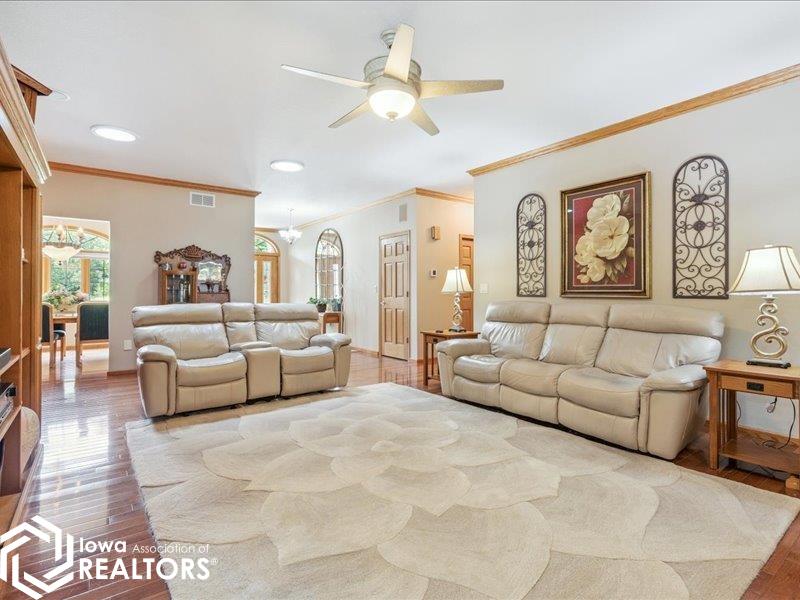 West Burlington, Iowa, 52655, United States, 4 Bedrooms Bedrooms, ,4 BathroomsBathrooms,Residential,For Sale,1982089