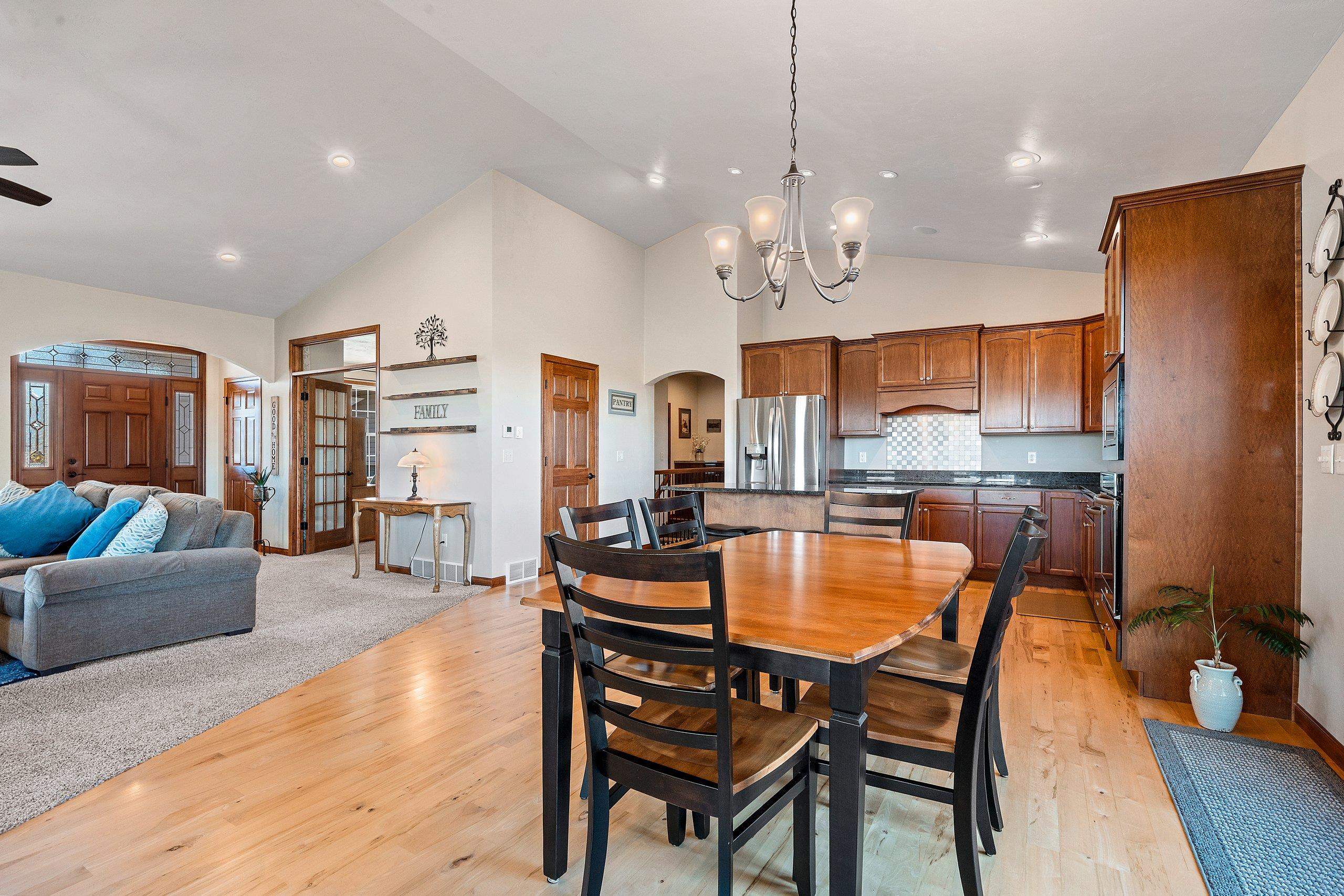 NEENAH, Wisconsin, 54956, United States, 3 Bedrooms Bedrooms, ,3 BathroomsBathrooms,Residential,For Sale,1986561