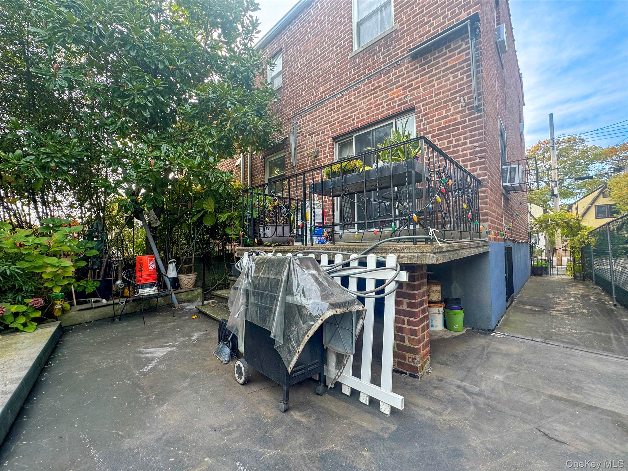 Bronx, New York, 10469, United States, 3 Bedrooms Bedrooms, ,2 BathroomsBathrooms,Residential,For Sale,1985762