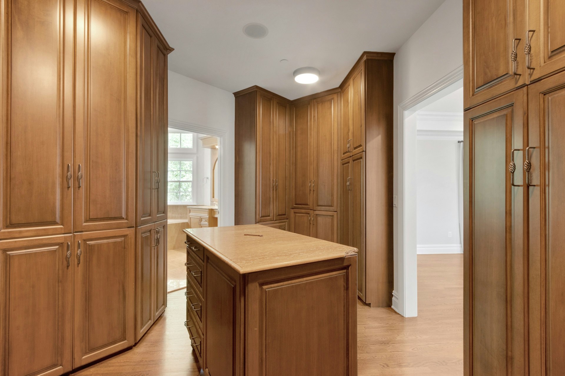 704 Heights Lane, Tenafly, NJ, 07670 - 物件實景
