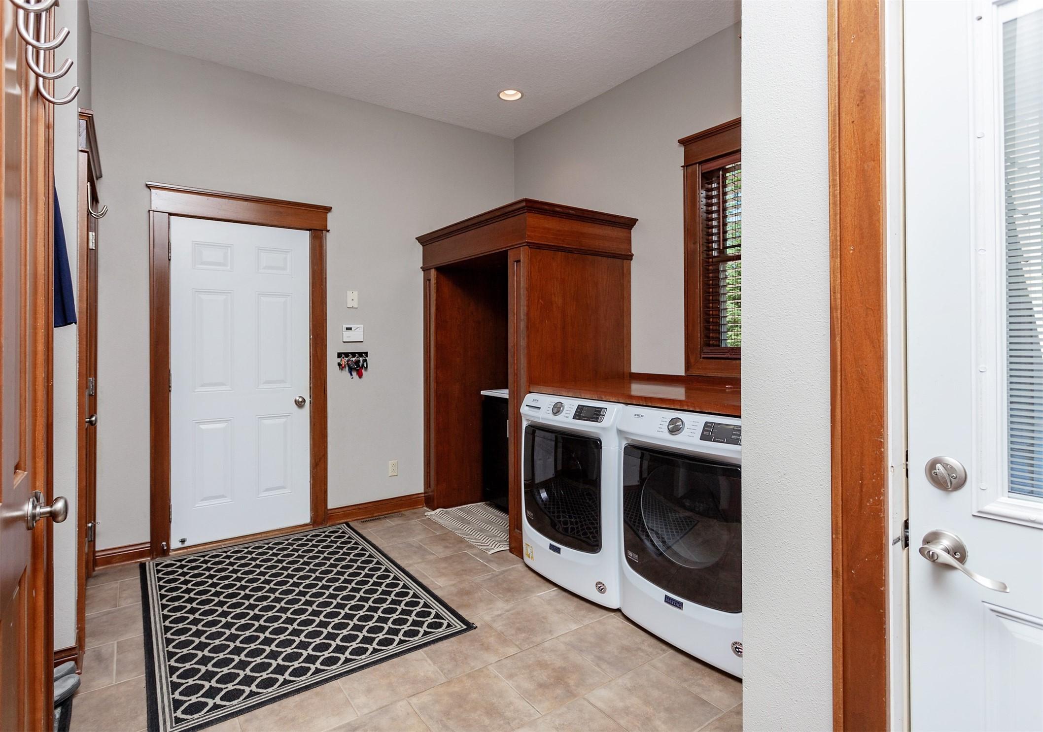 Polk City, Iowa, 50226, United States, 5 Bedrooms Bedrooms, ,5 BathroomsBathrooms,Residential,For Sale,1915451