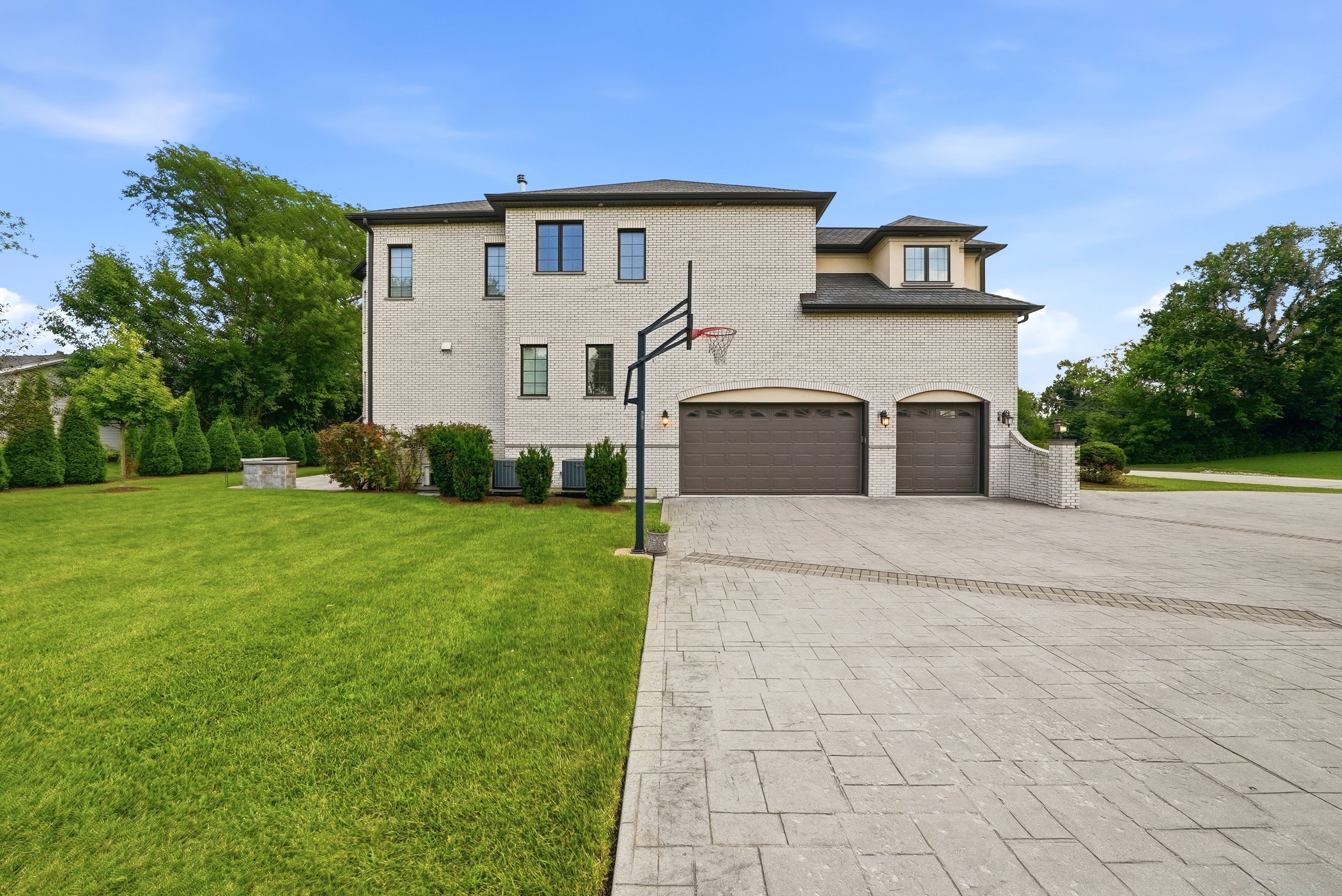  Perfectly Positioned in the Prestigious Golfview Hills Community of Hinsdale - 物件實景