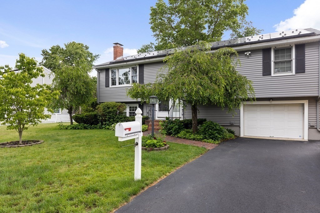 Brockton, Massachusetts, 02301, United States, 3 Bedrooms Bedrooms, ,2 BathroomsBathrooms,Residential,For Sale,1920767