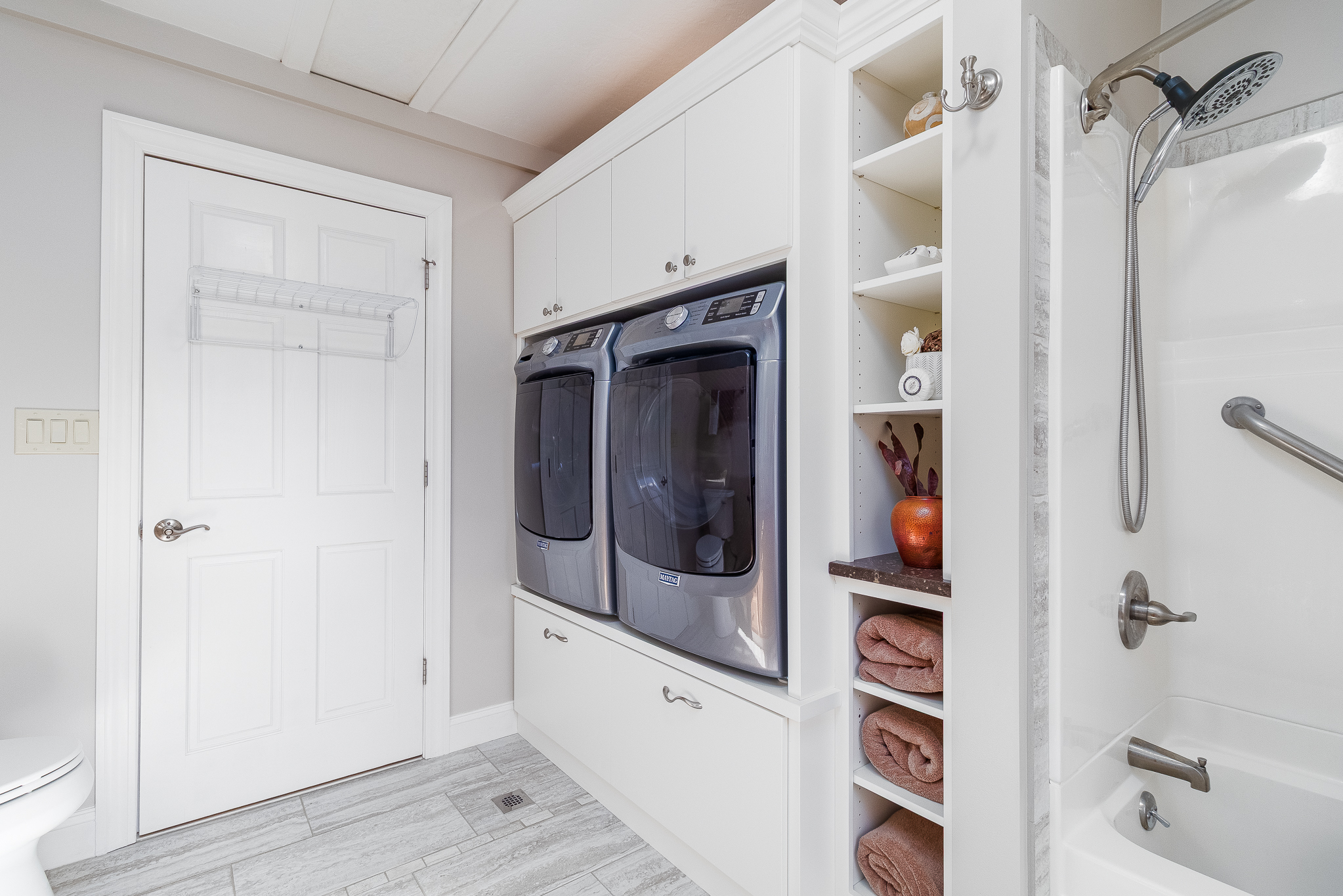 Charelston, Illinois, 61920, United States, 3 Bedrooms Bedrooms, ,3 BathroomsBathrooms,Residential,For Sale,1988576